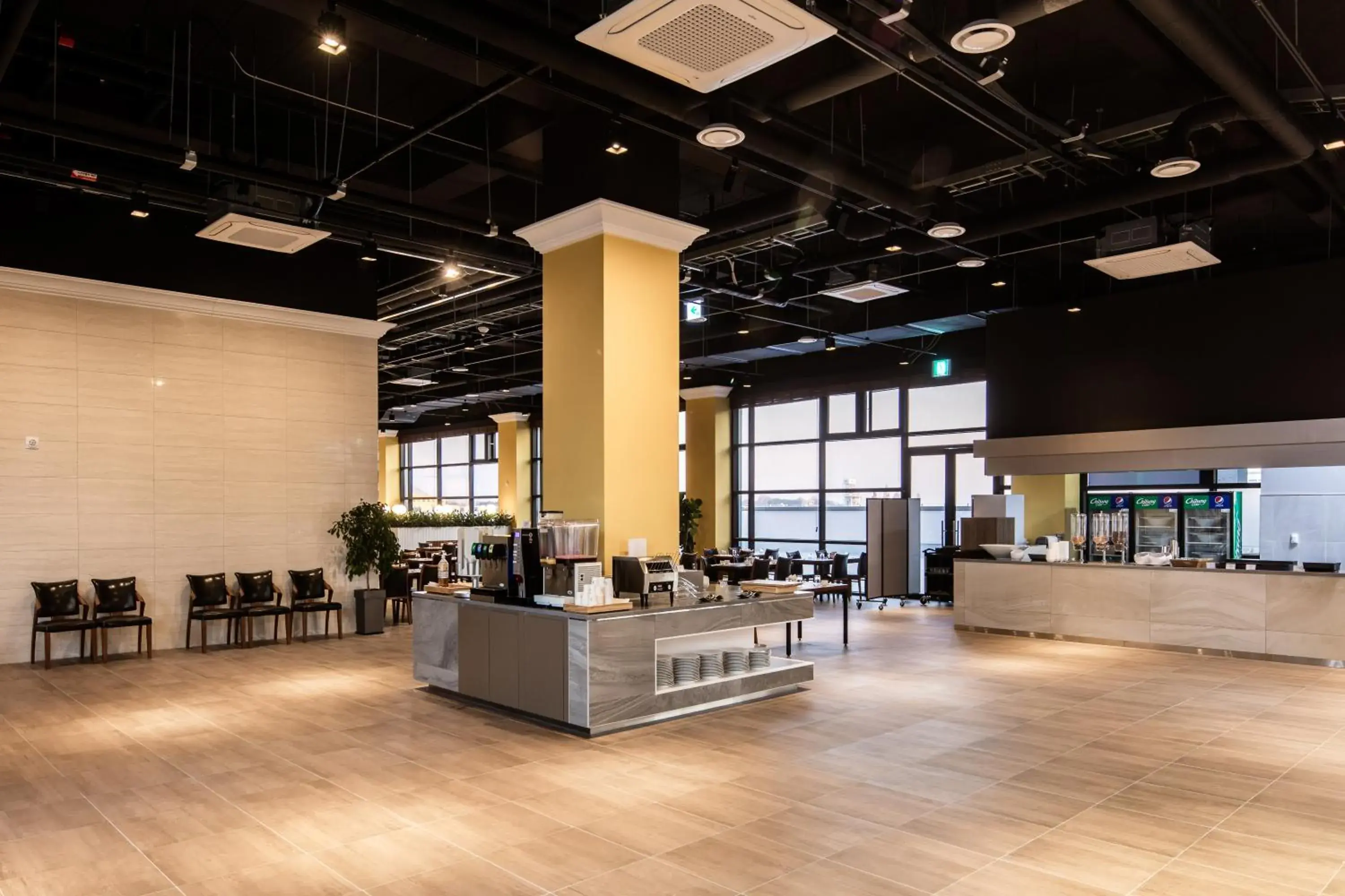 Restaurant/places to eat in WesternLife Hotel Restaurant/places to eat in WesternLife Hotel