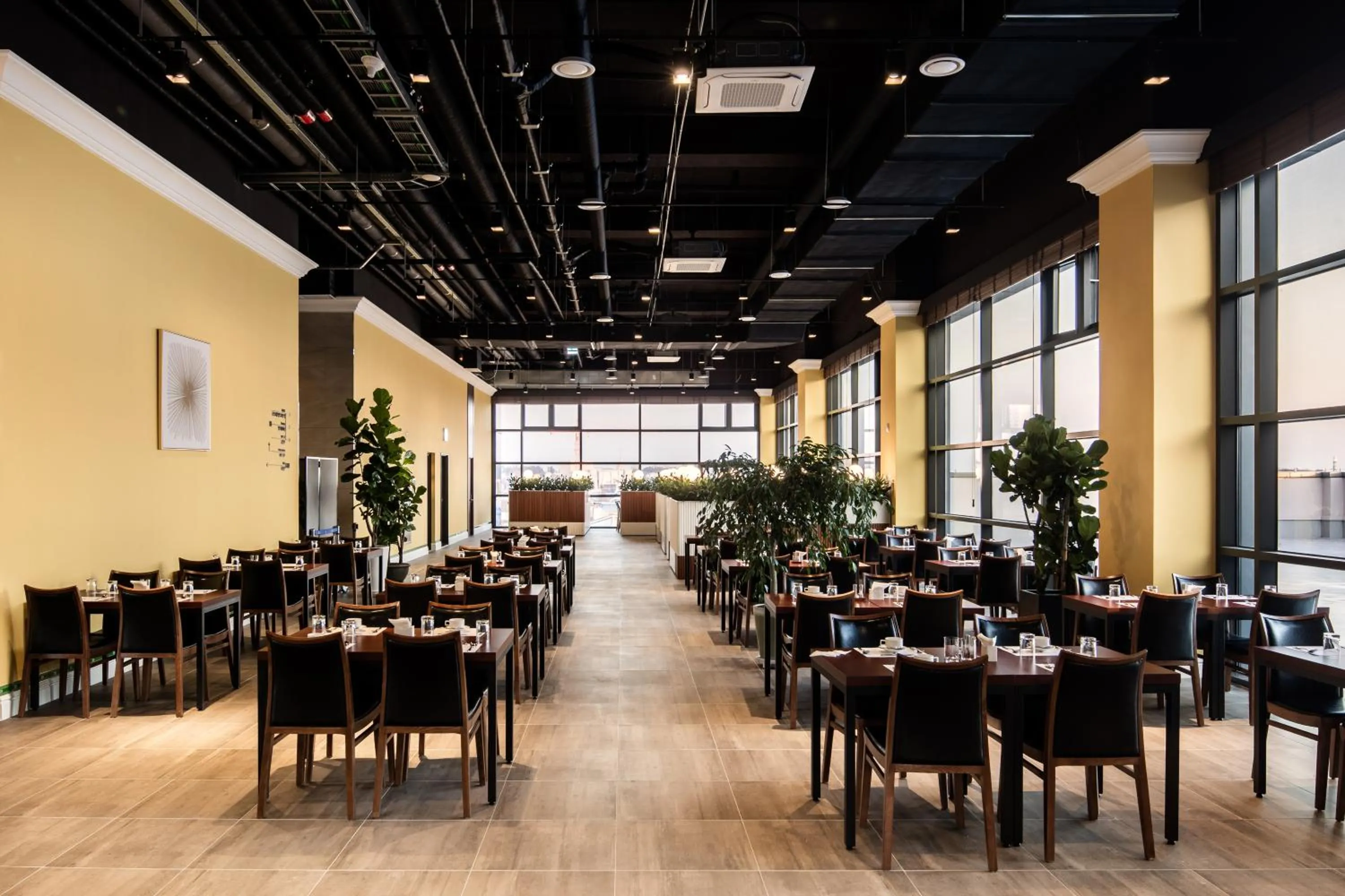 Restaurant/places to eat in WesternLife Hotel