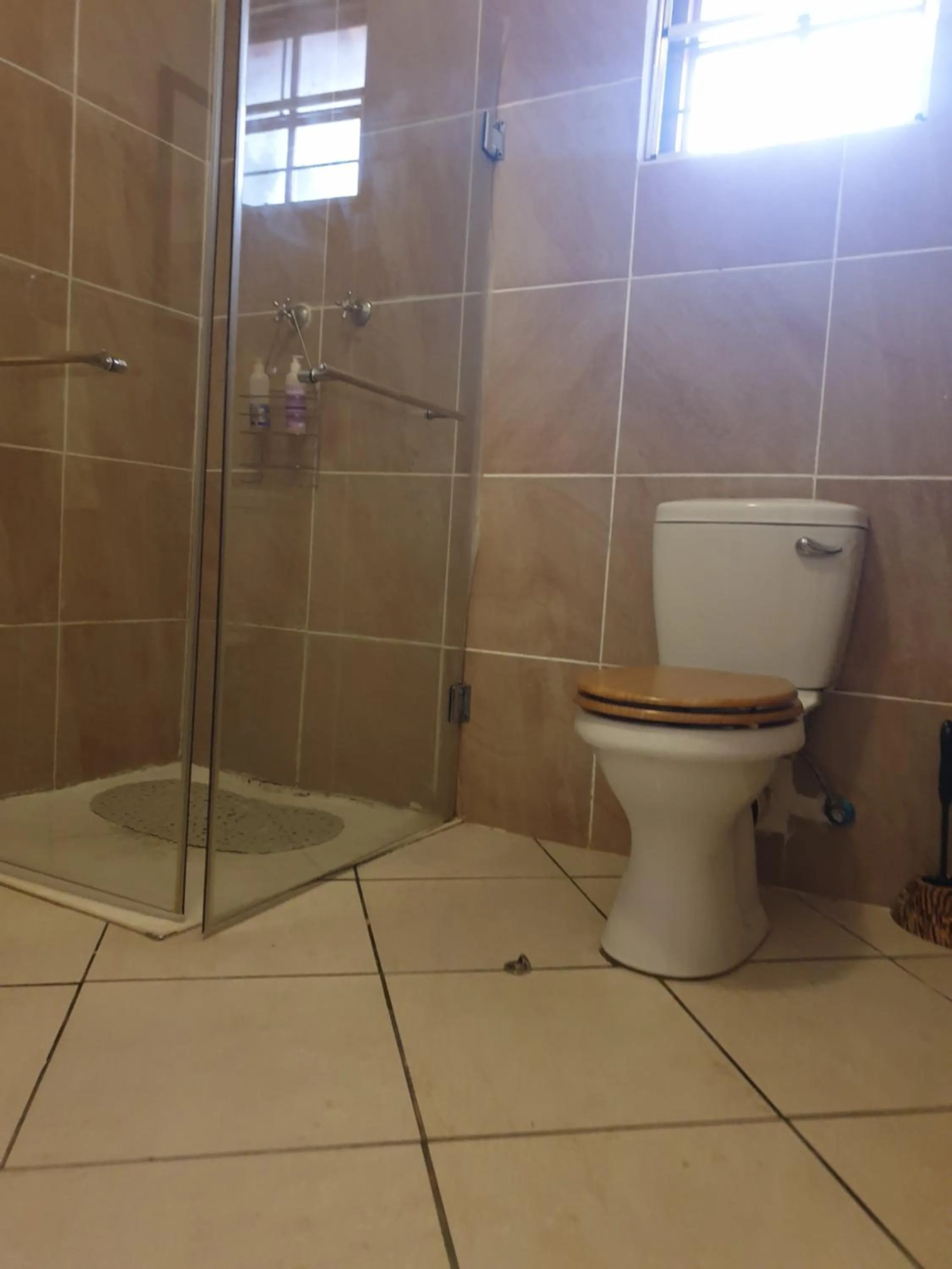 Shower in Rosedale Organic Farm Bed & Breakfast