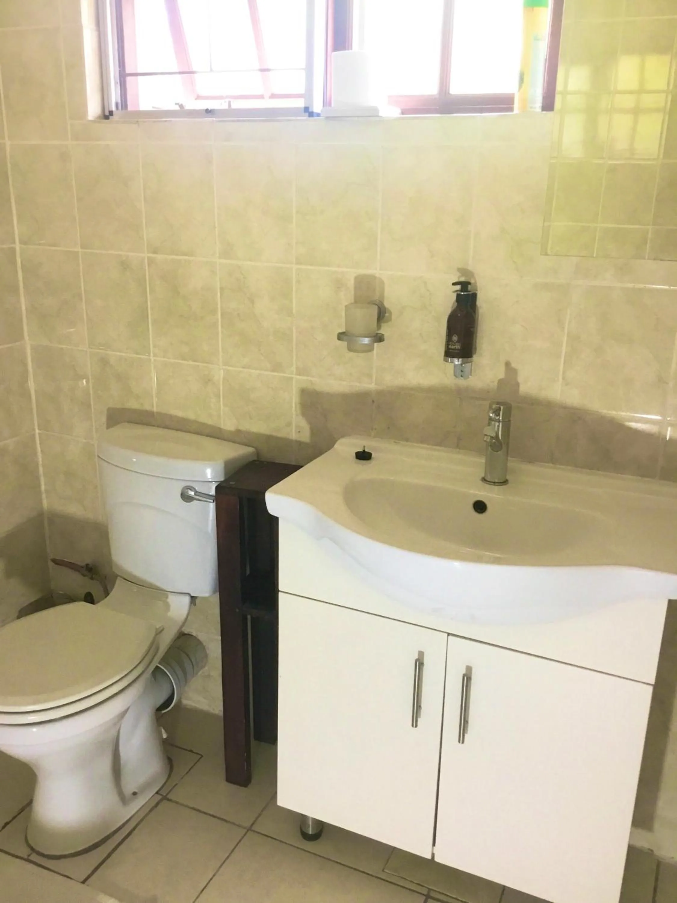 Toilet in Rosedale Organic Farm Bed & Breakfast