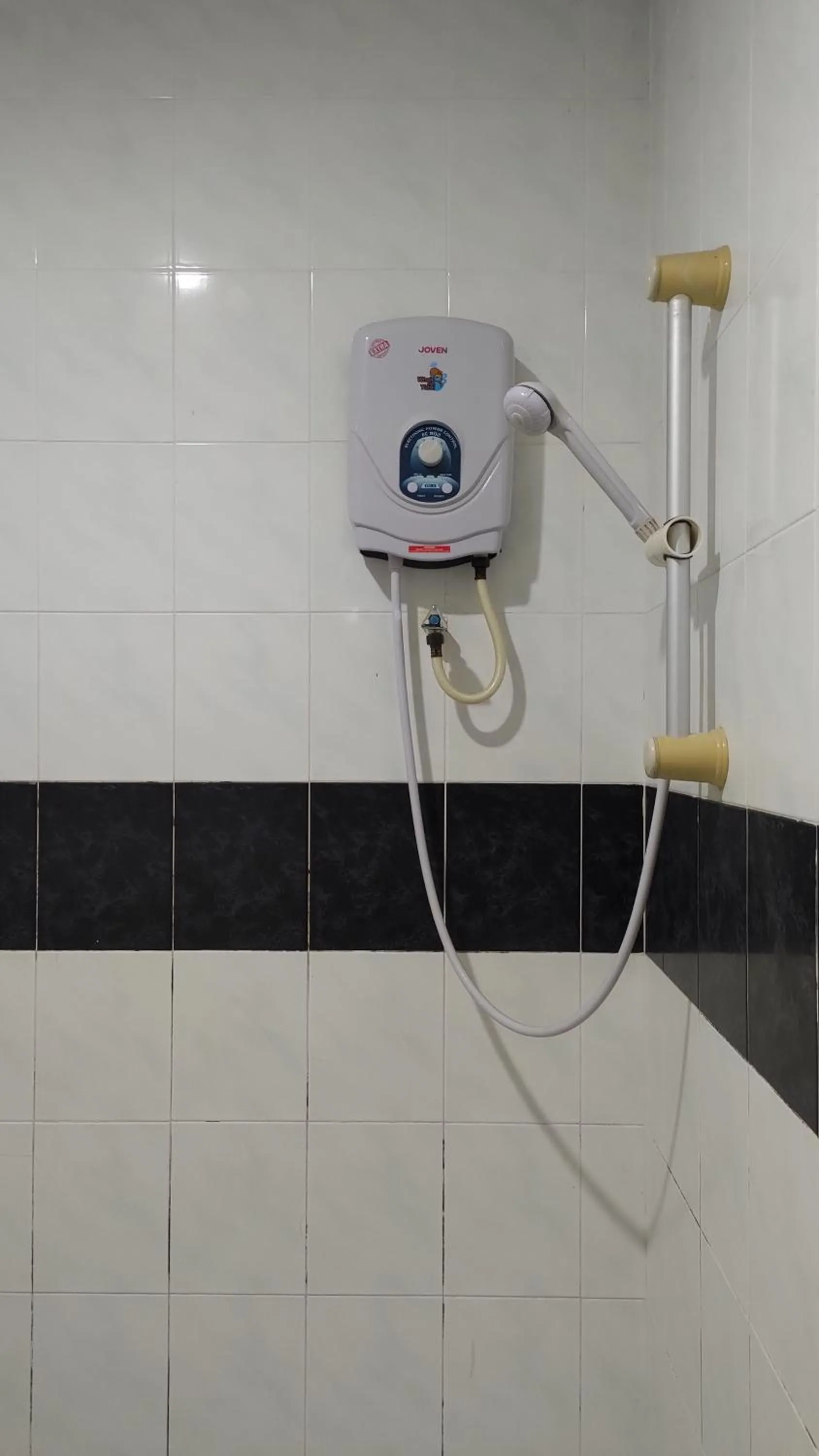 The Upper Deck Hotel