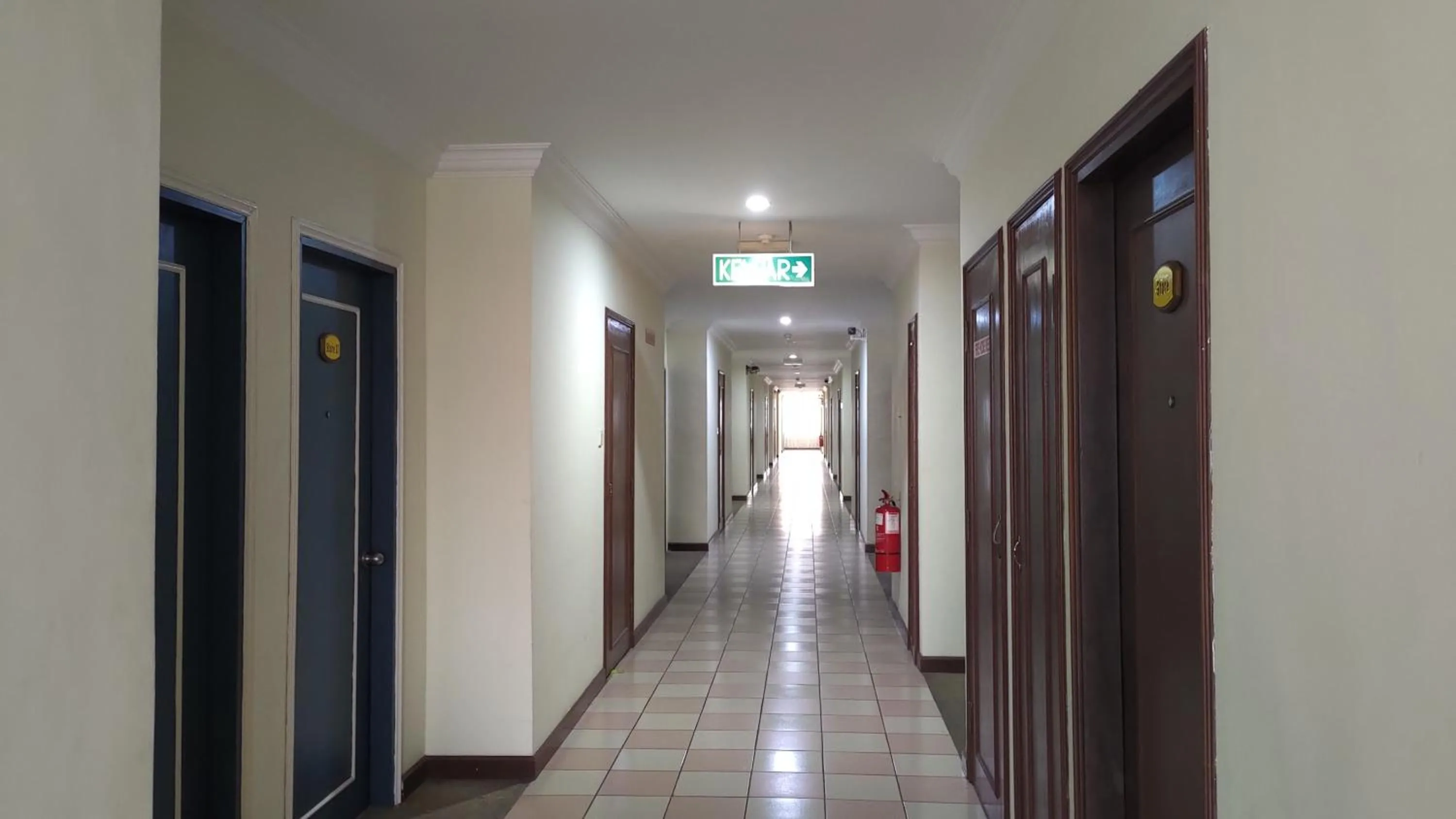 The Upper Deck Hotel