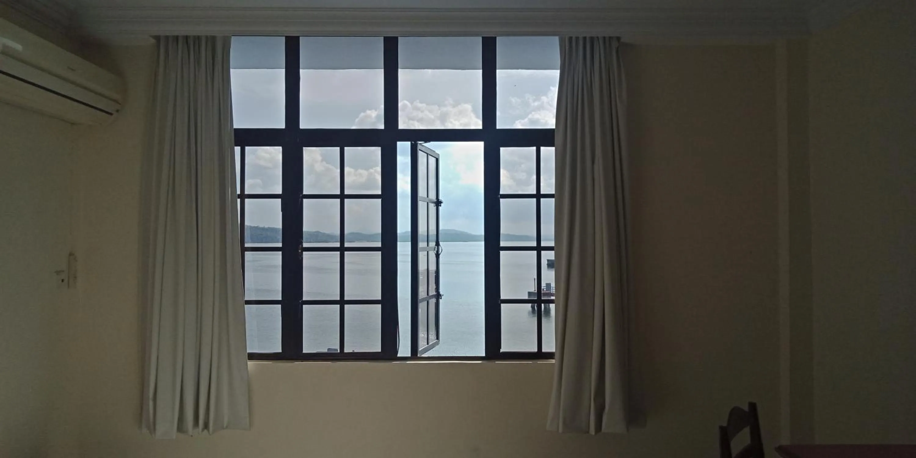 The Upper Deck Hotel