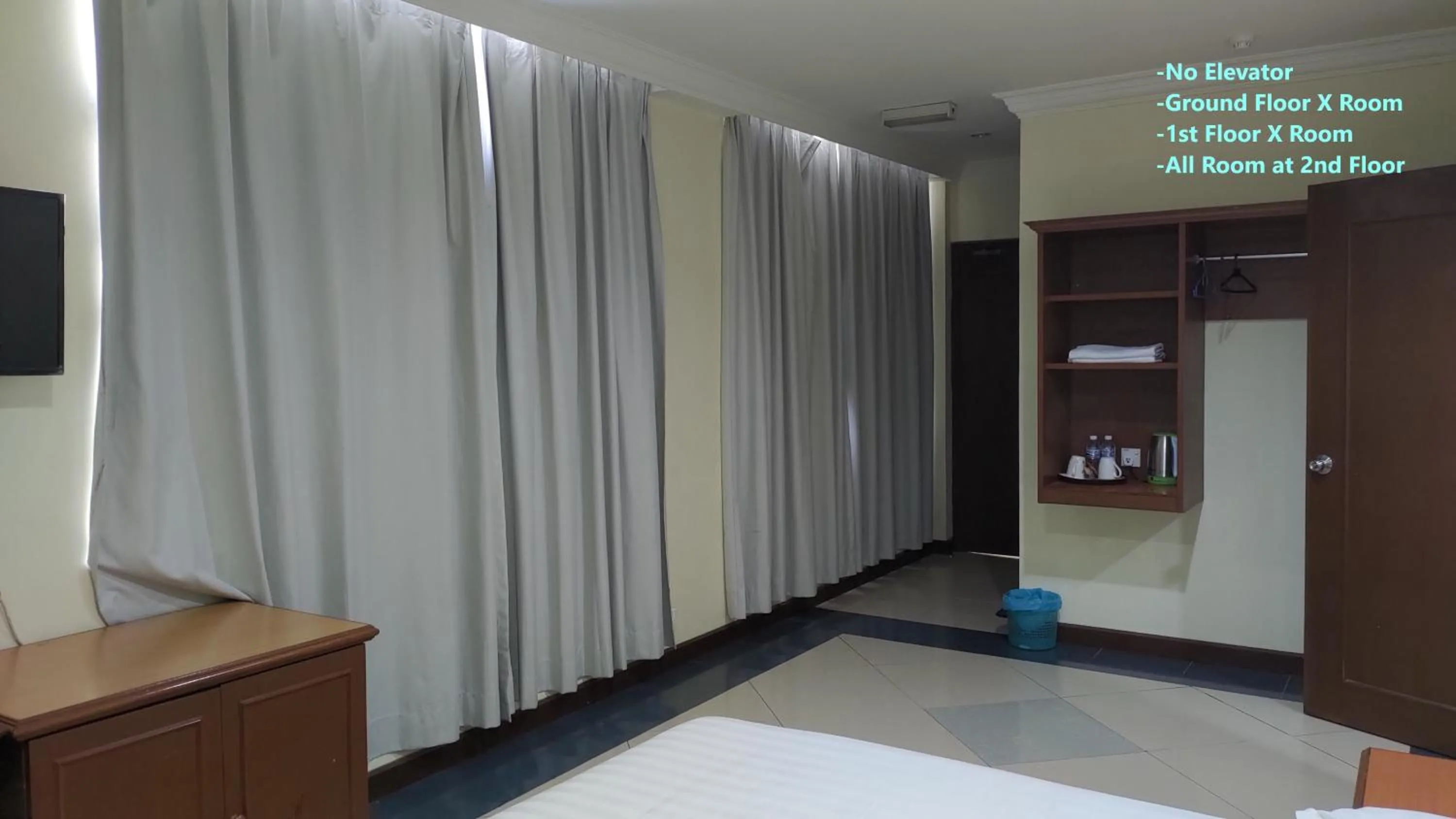 The Upper Deck Hotel