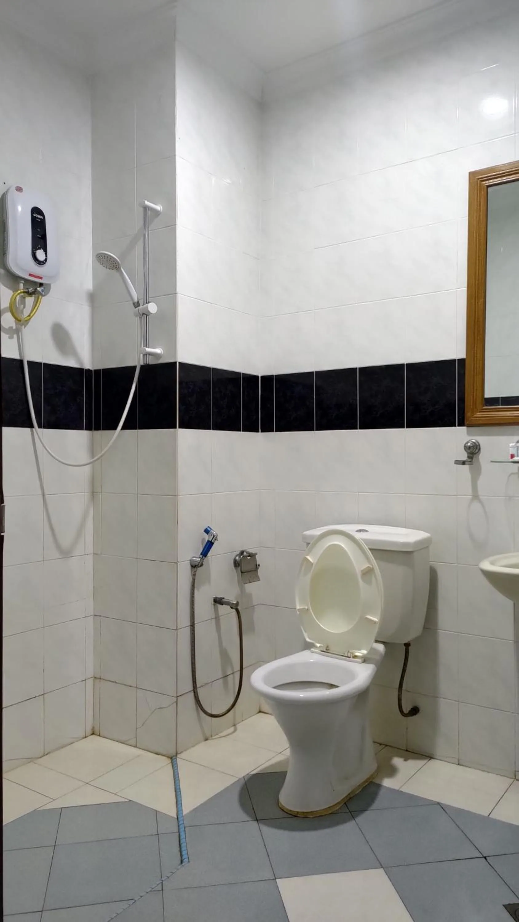 The Upper Deck Hotel