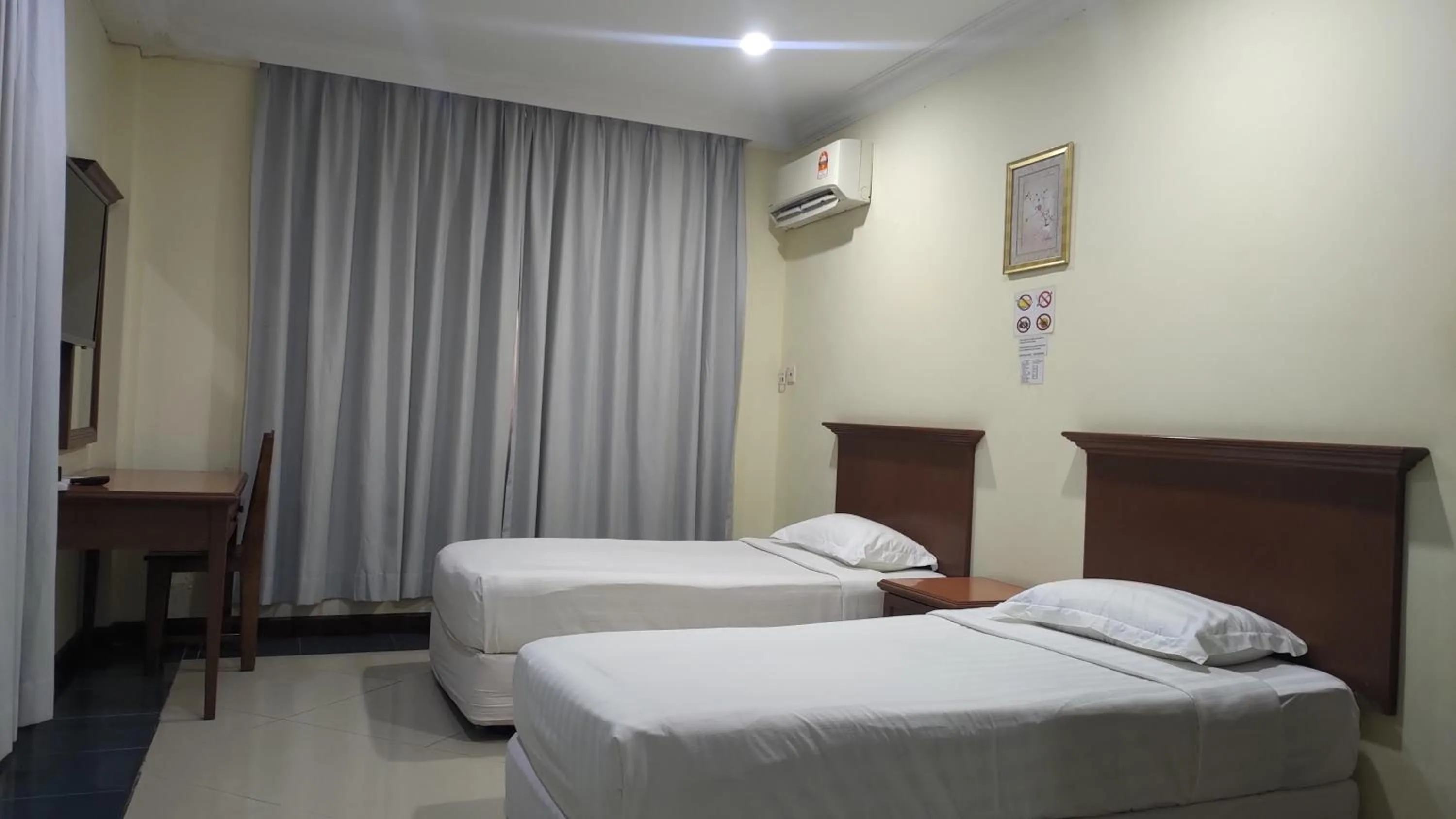 Bed in The Upper Deck Hotel