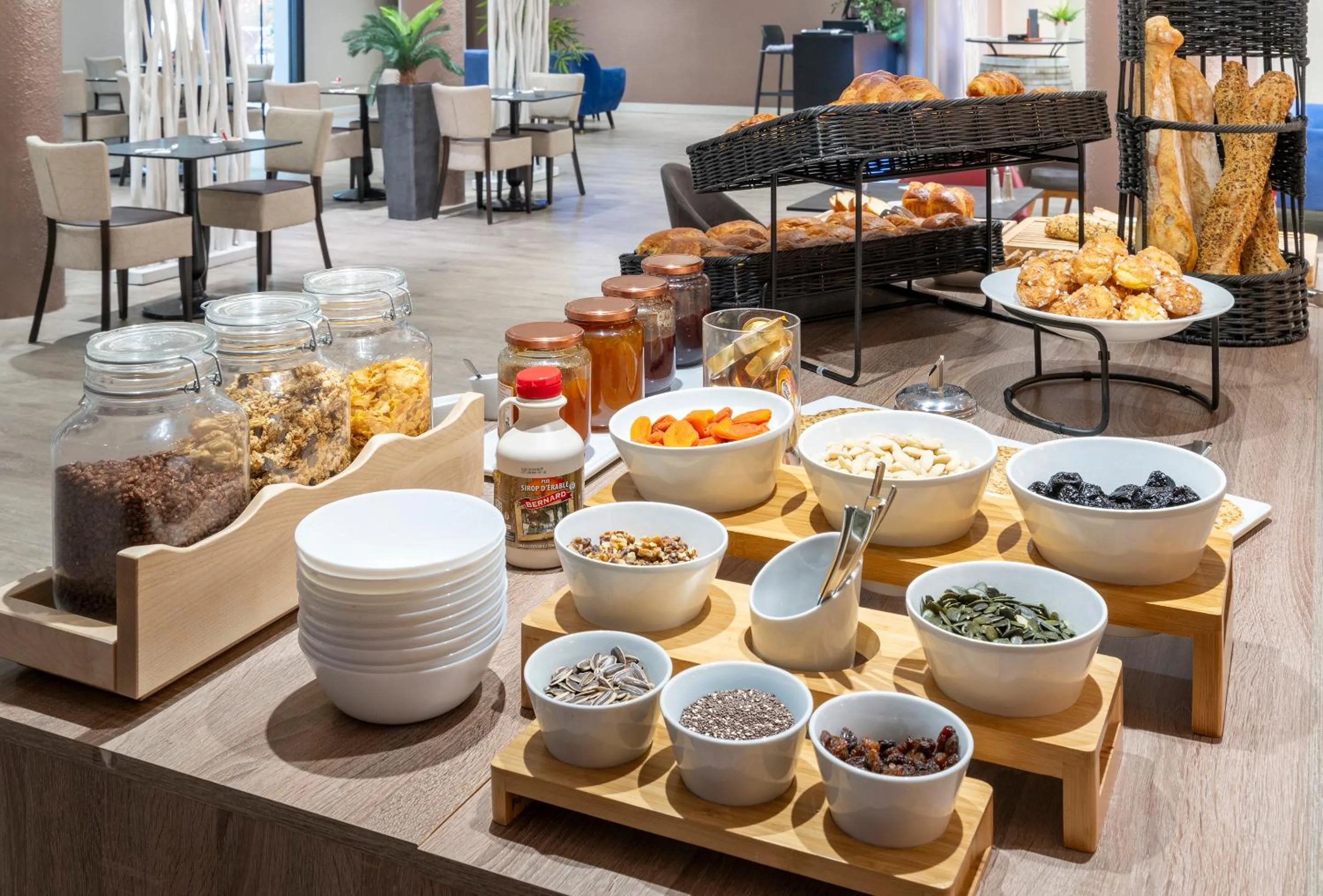 Buffet breakfast in Best Western Terre de Provence