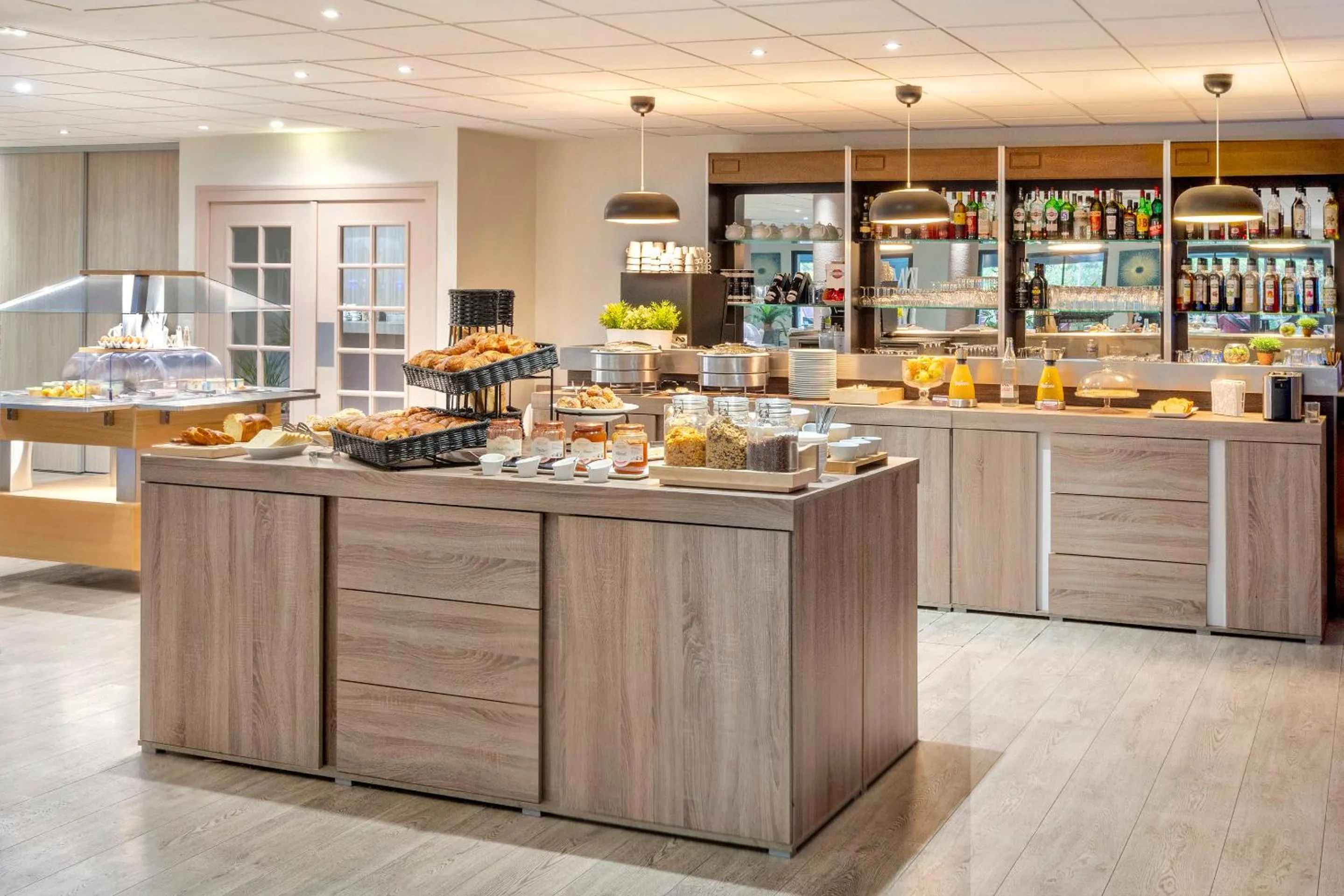 Buffet breakfast in Best Western Terre de Provence
