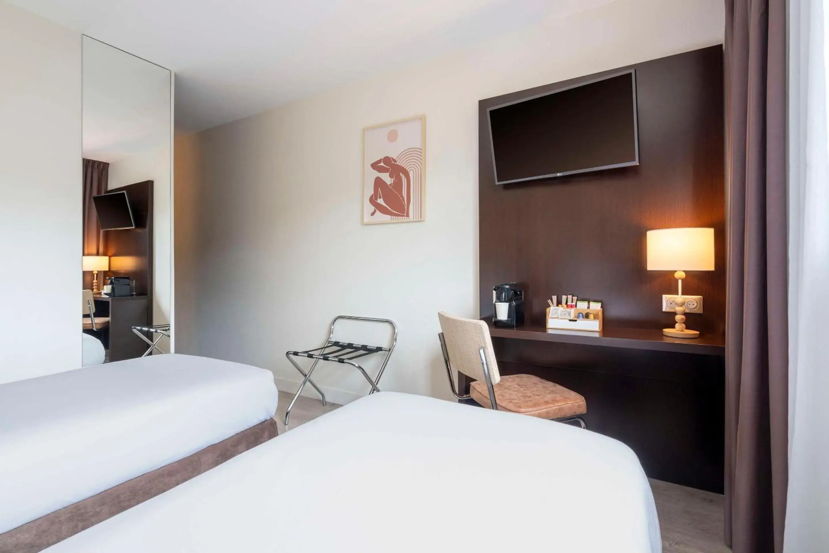 Photo of the whole room, Bed in Best Western Terre de Provence Photo of the whole room, Bed in Best Western Terre de Provence