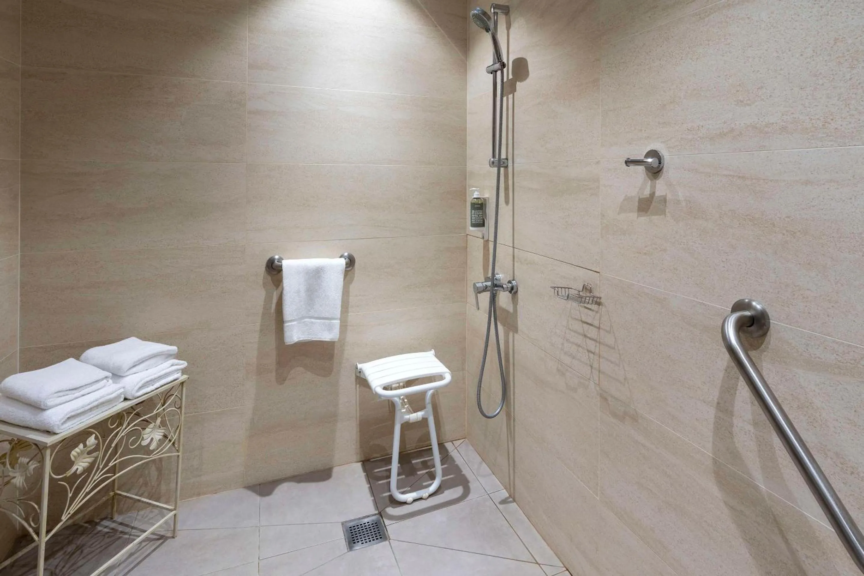 Bathroom in Best Western Terre de Provence