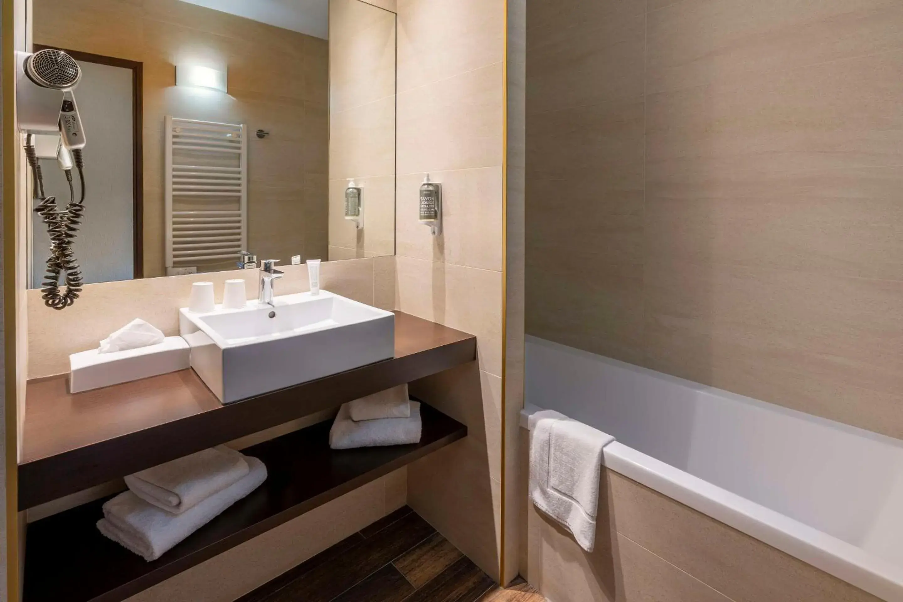 Bathroom in Best Western Terre de Provence Bathroom in Best Western Terre de Provence