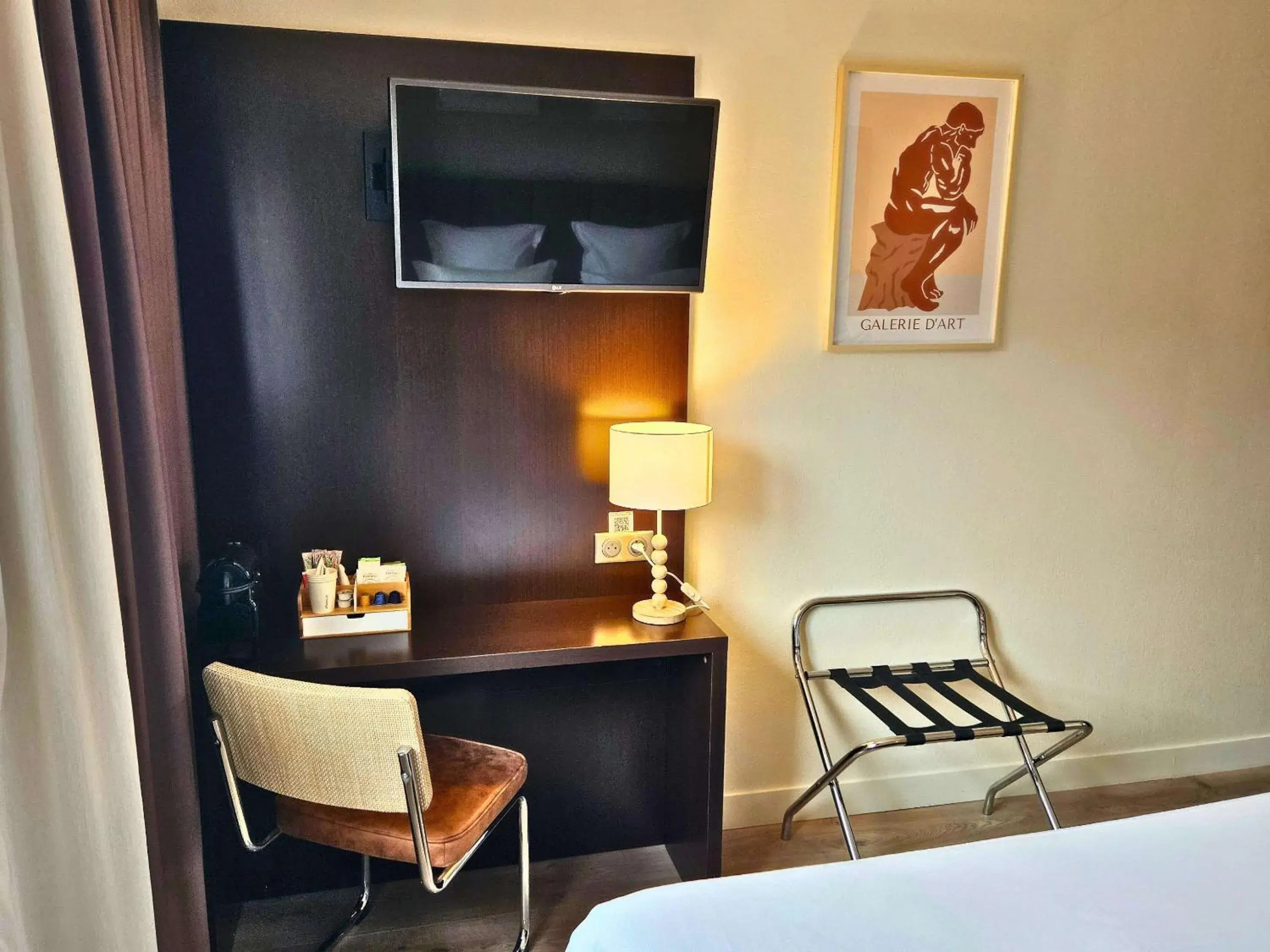 Photo of the whole room, Bed in Best Western Terre de Provence Photo of the whole room, Bed in Best Western Terre de Provence