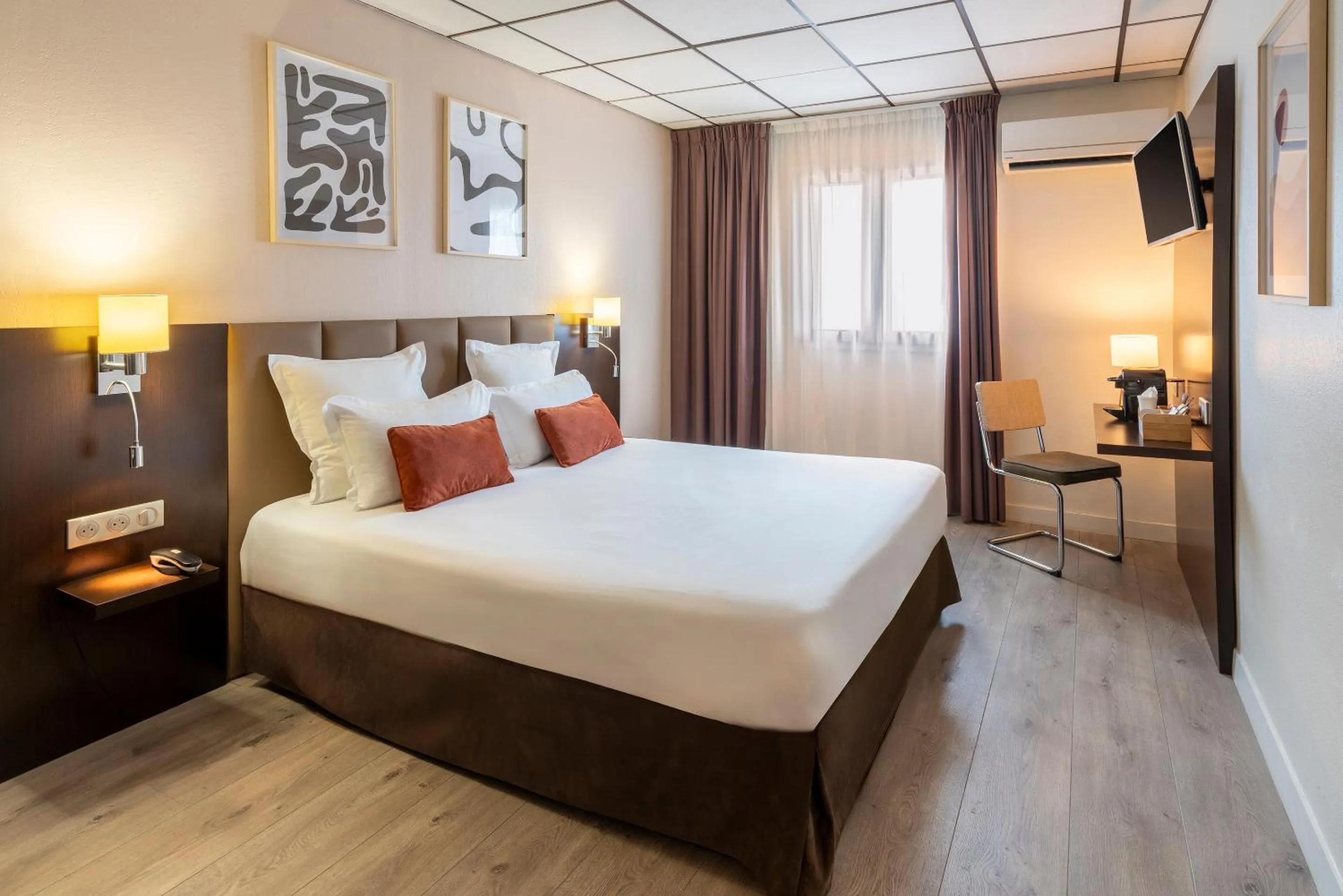 Bedroom, Bed in Best Western Terre de Provence