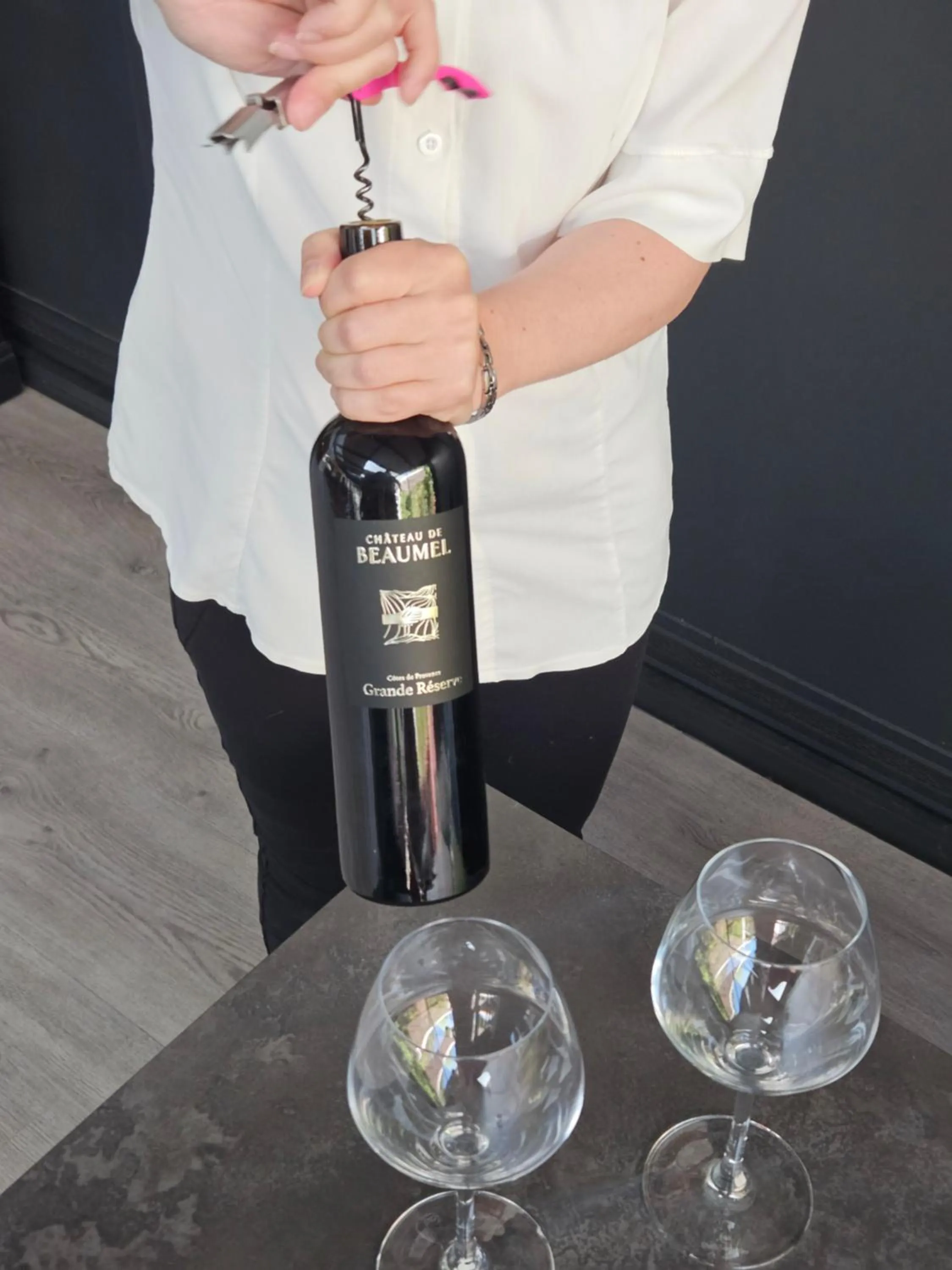 Lounge or bar in Best Western Terre de Provence