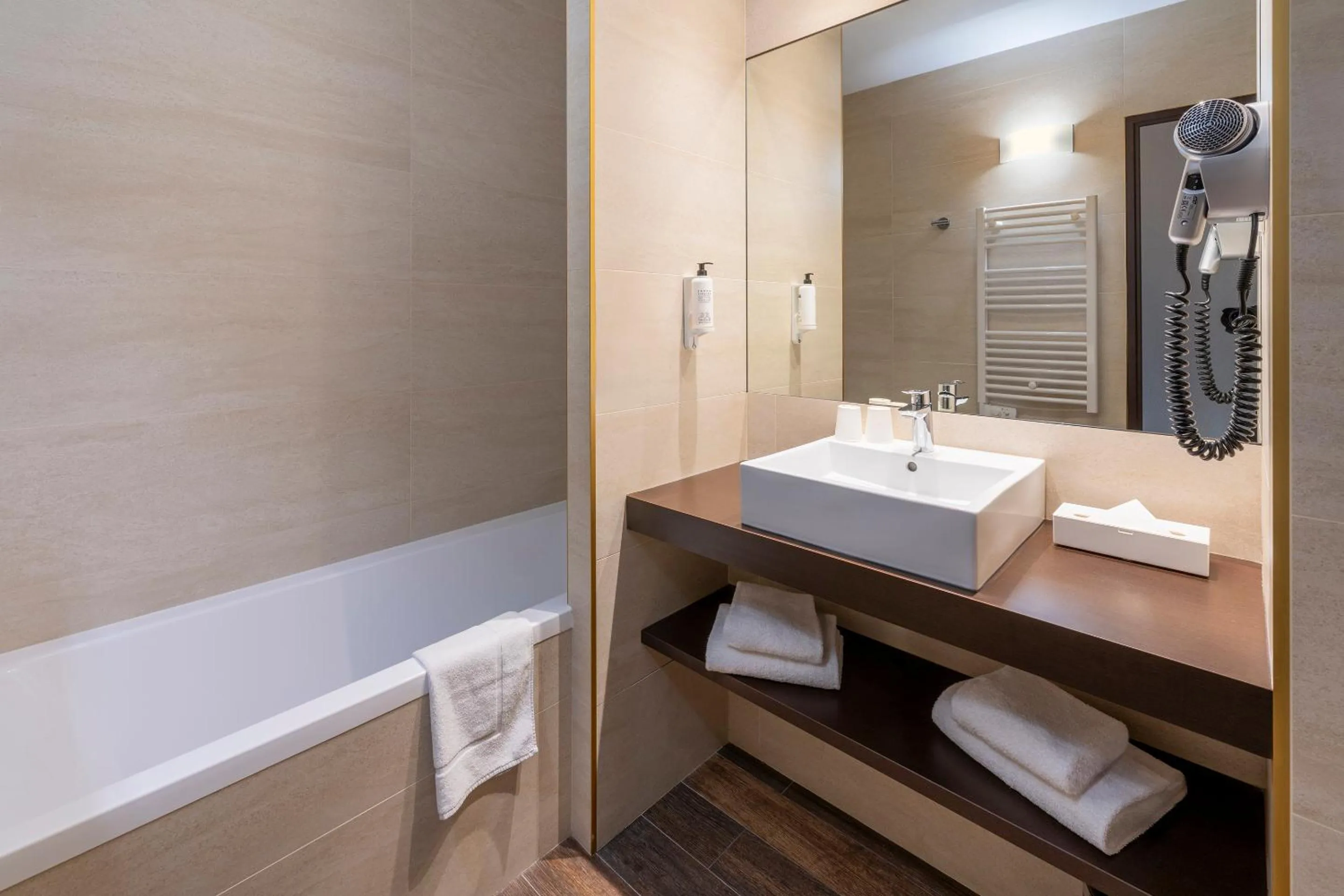 Bathroom in Best Western Terre de Provence