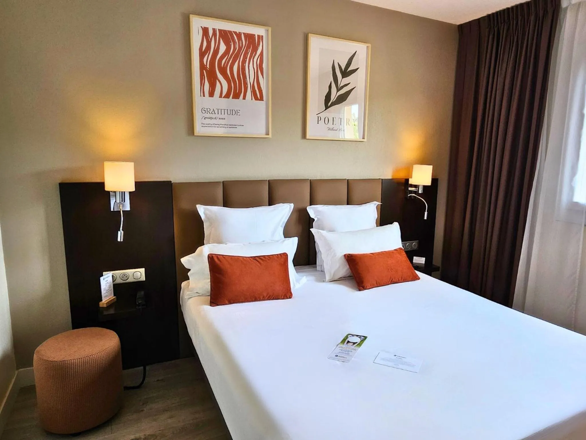 Bedroom, Bed in Best Western Terre de Provence