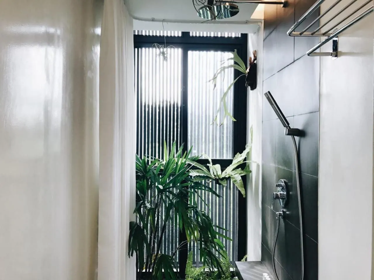 Toilet in Lloyd's Inn Bali