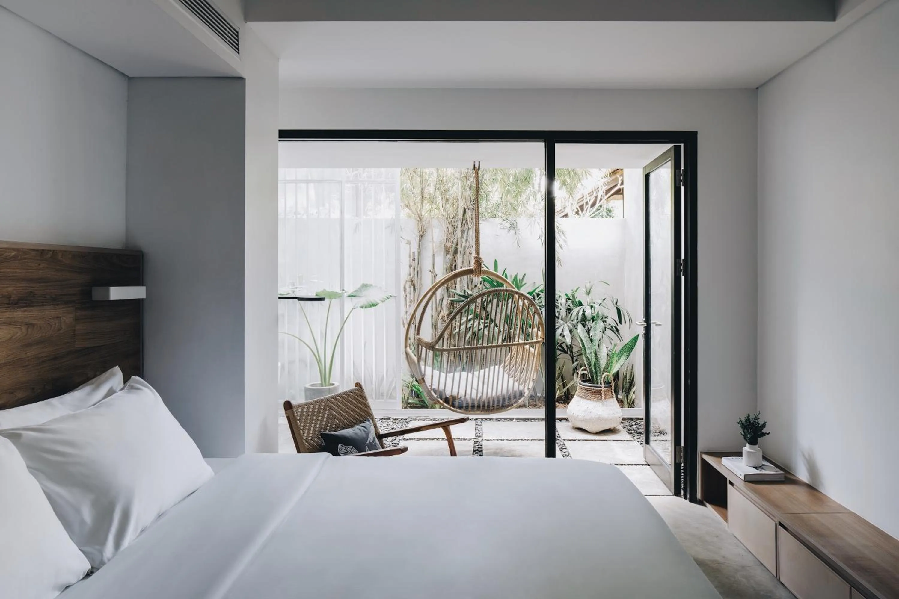 TV and multimedia, Bed in Lloyd's Inn Bali