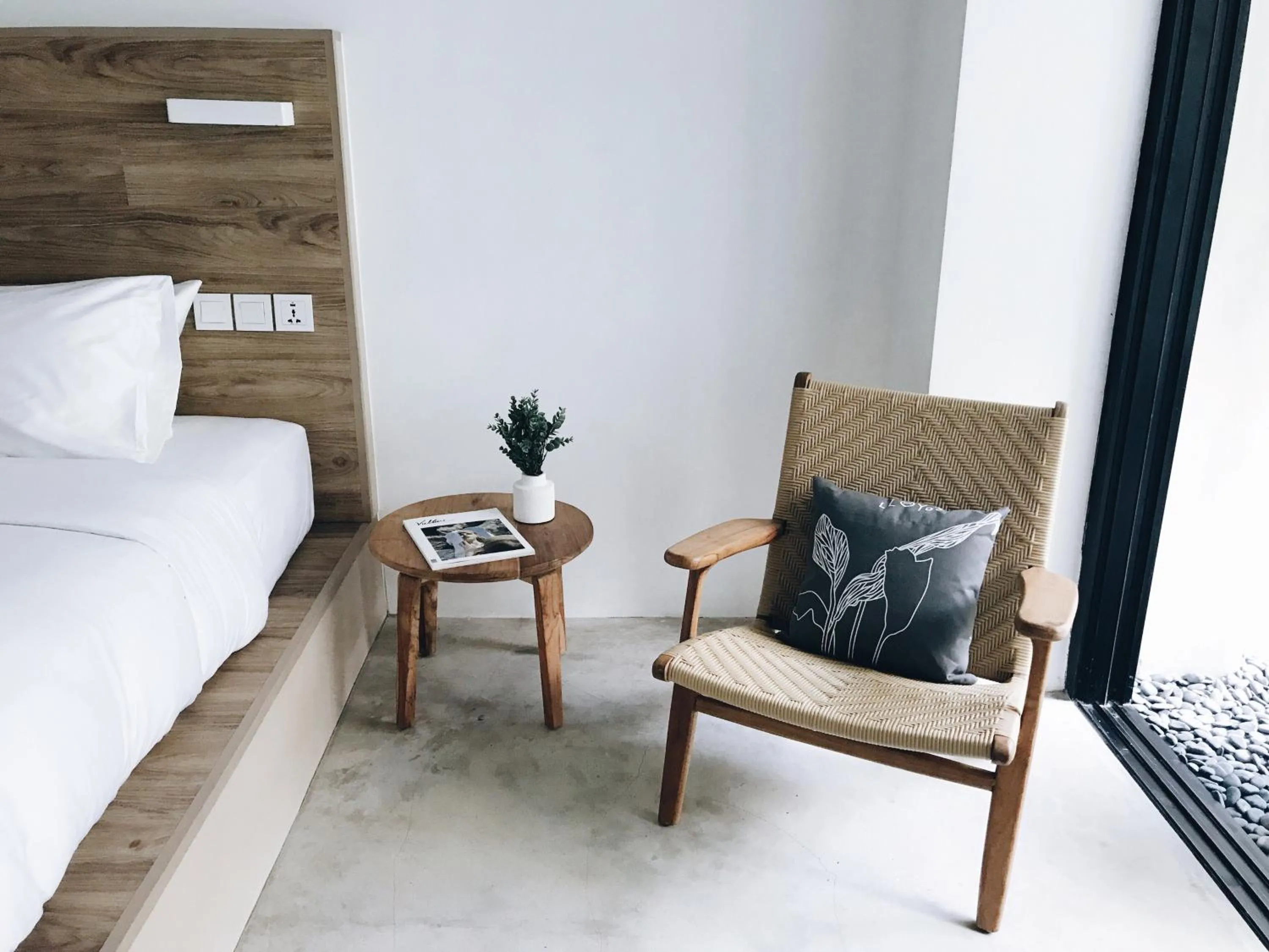 Seating area, Bed in Lloyd's Inn Bali
