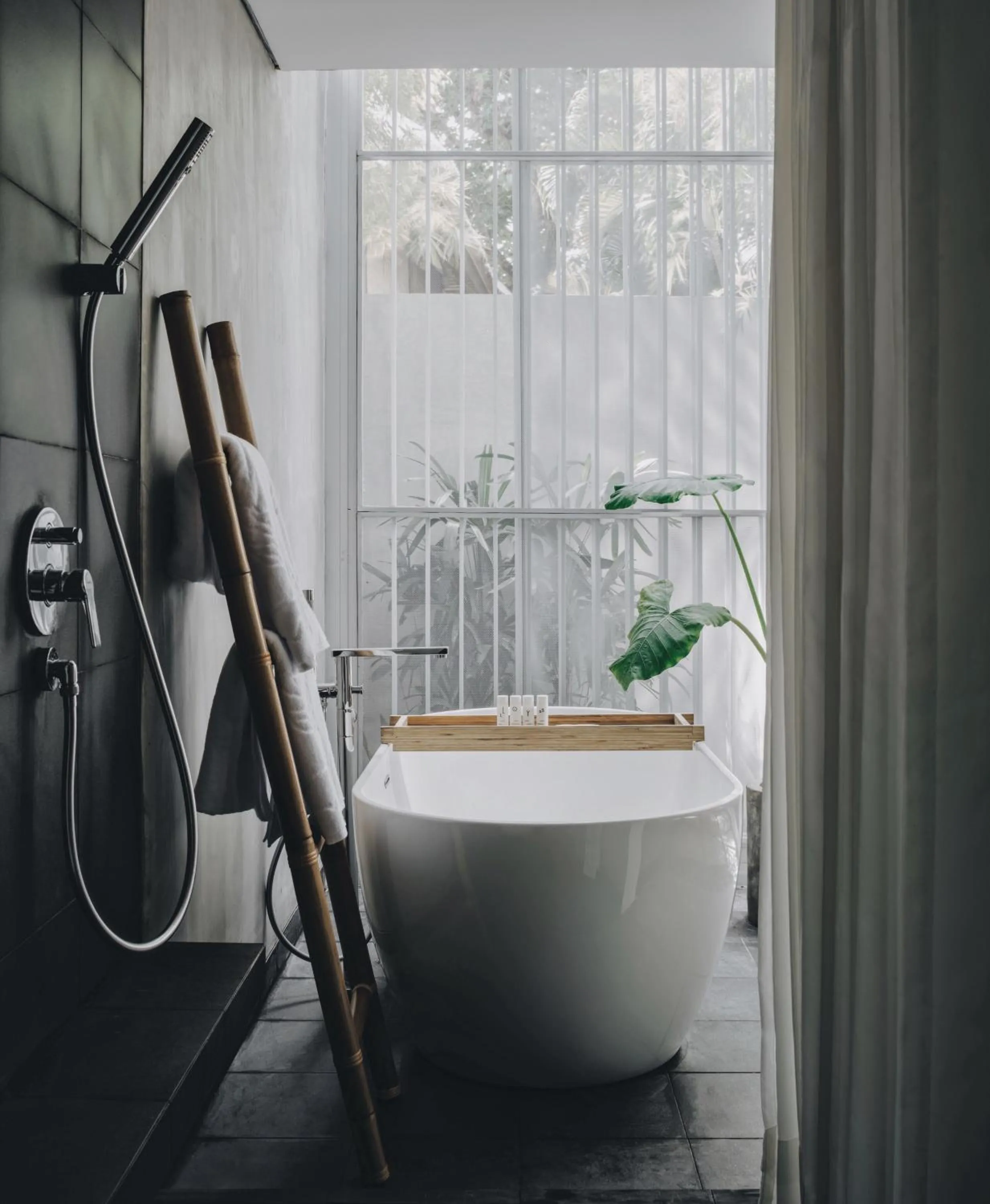 Bath in Lloyd's Inn Bali