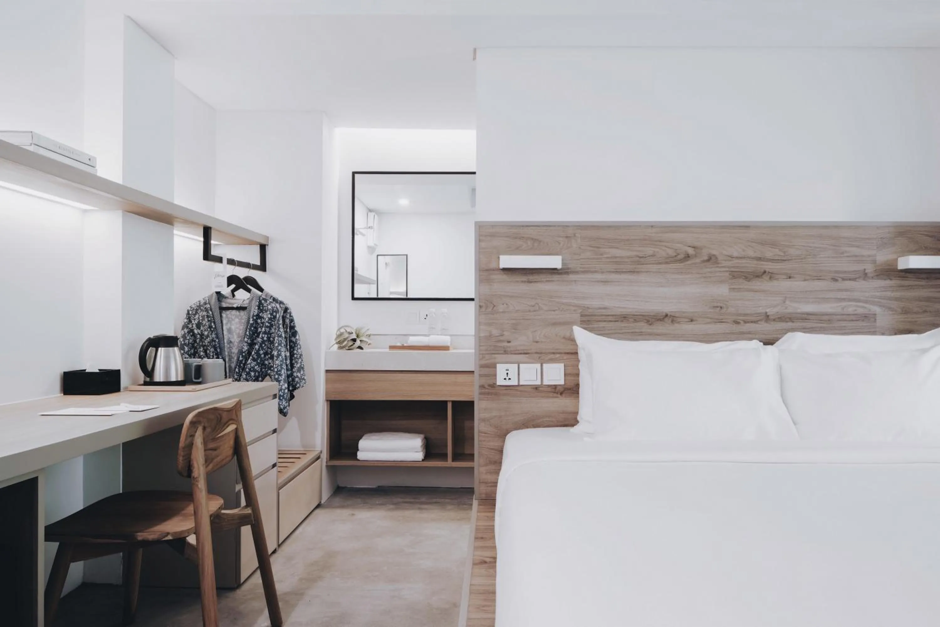 Coffee/tea facilities, Bed in Lloyd's Inn Bali