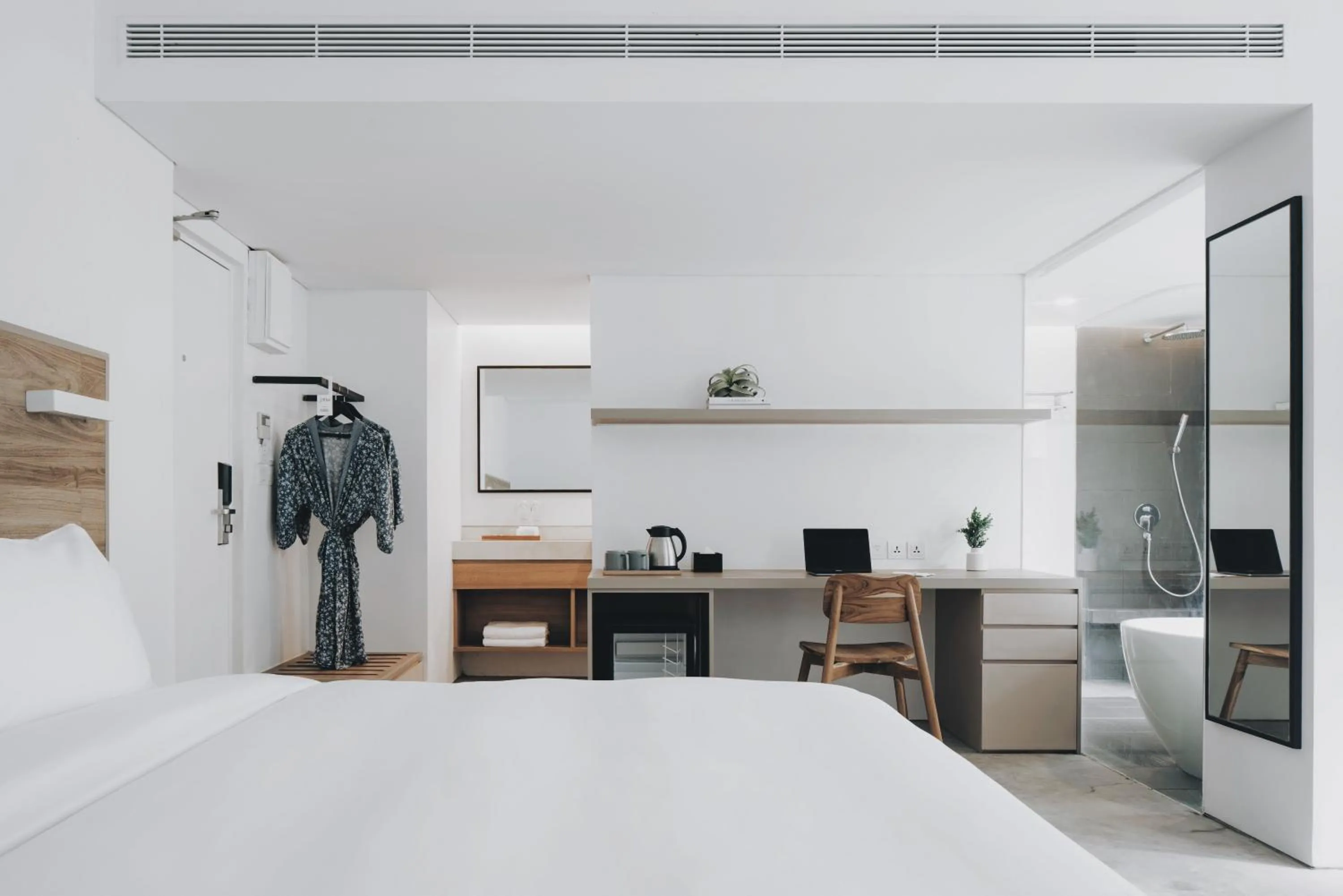 Coffee/tea facilities, Bed in Lloyd's Inn Bali