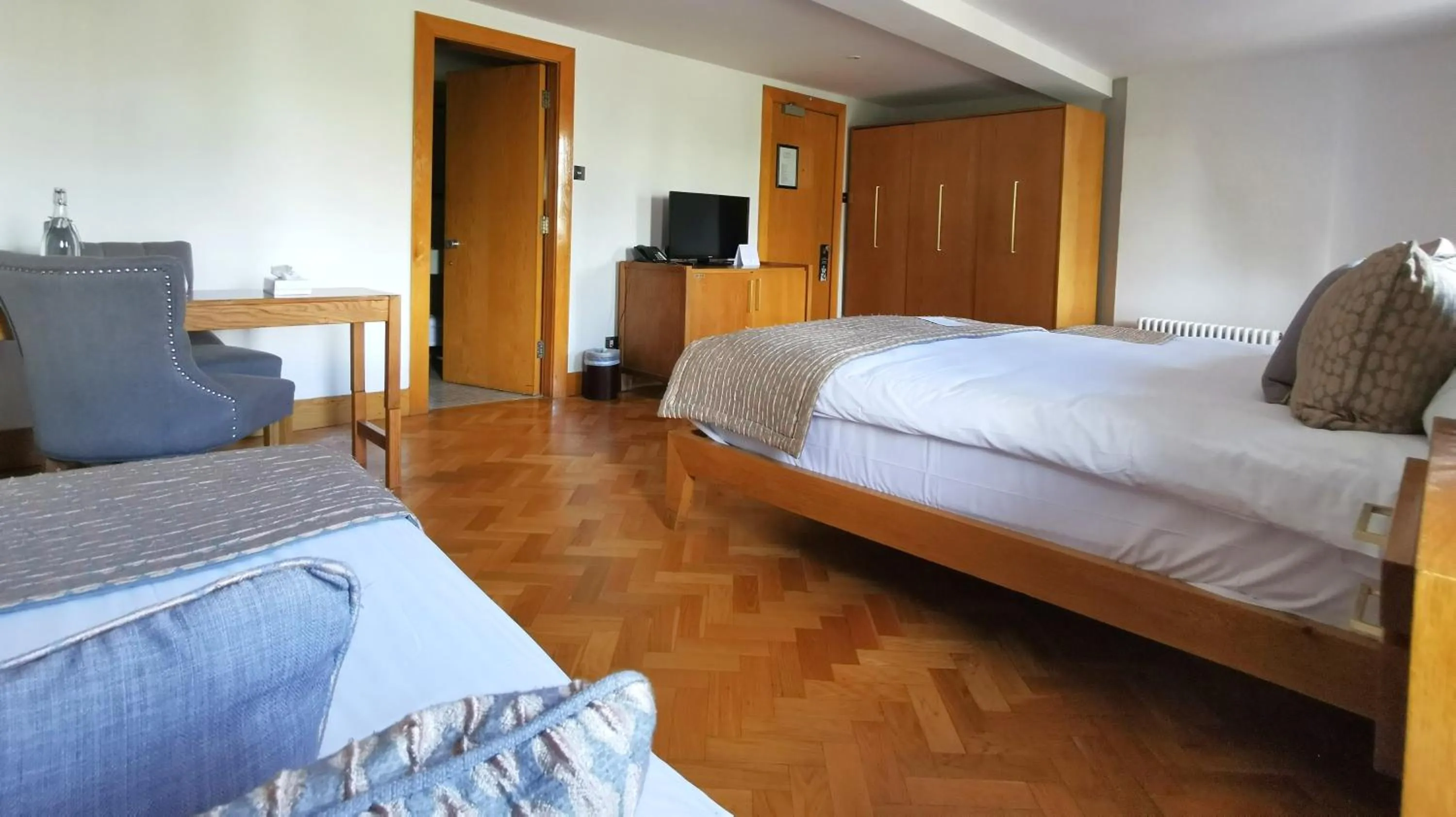 Bedroom, Bed in Langtons Hotel Kilkenny