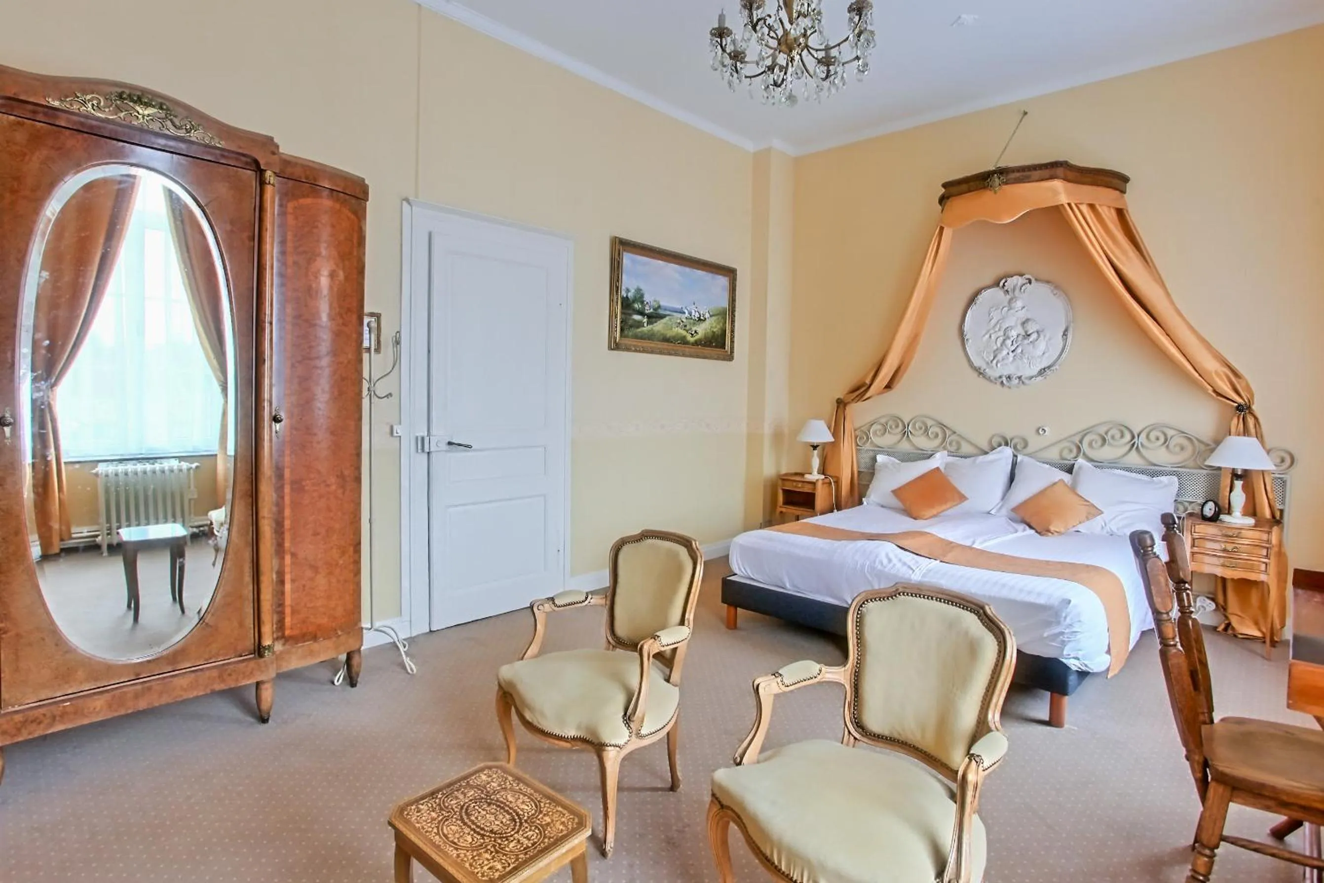 Bed in Château de Moulin-le-Comte