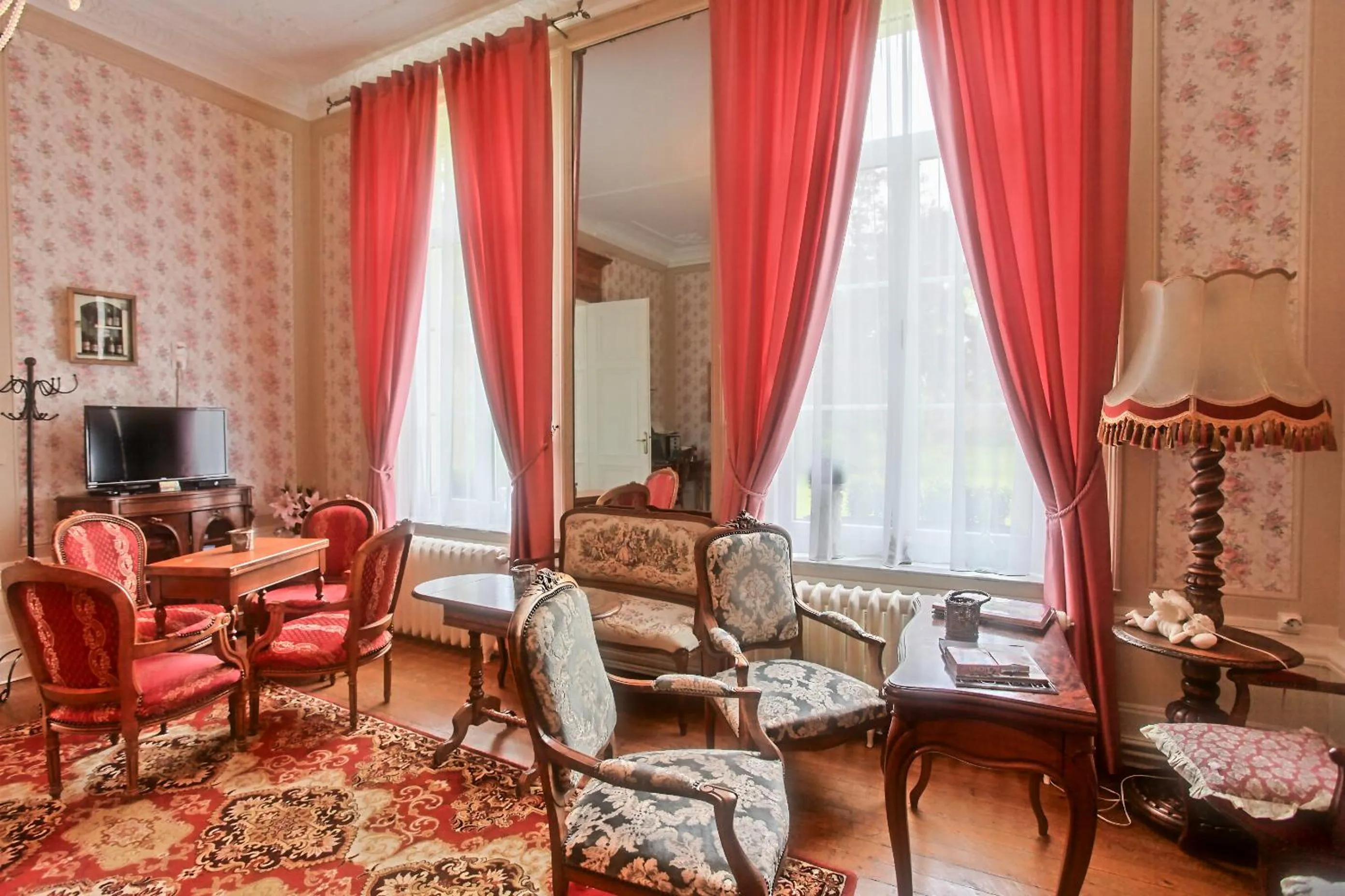 Lounge or bar in Château de Moulin-le-Comte