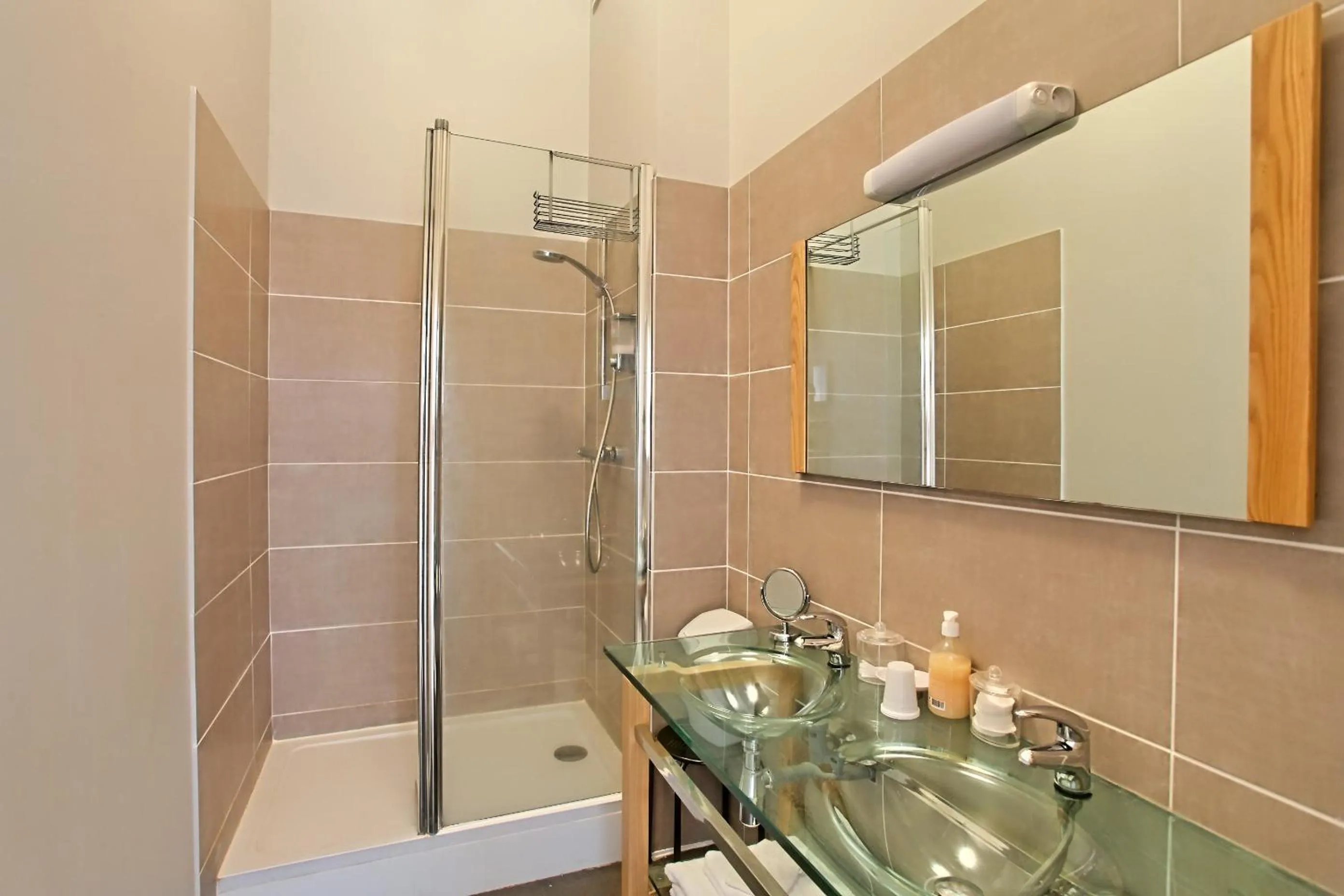 Shower in Château de Moulin-le-Comte