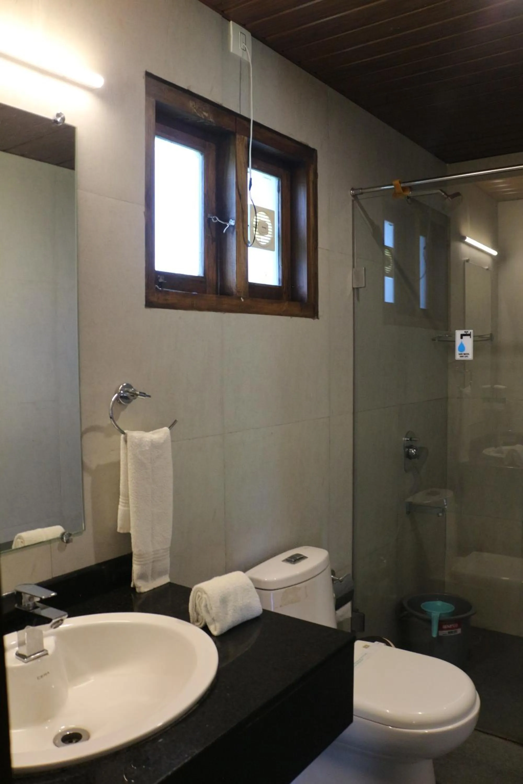 Bathroom in Logan Camp Ooty