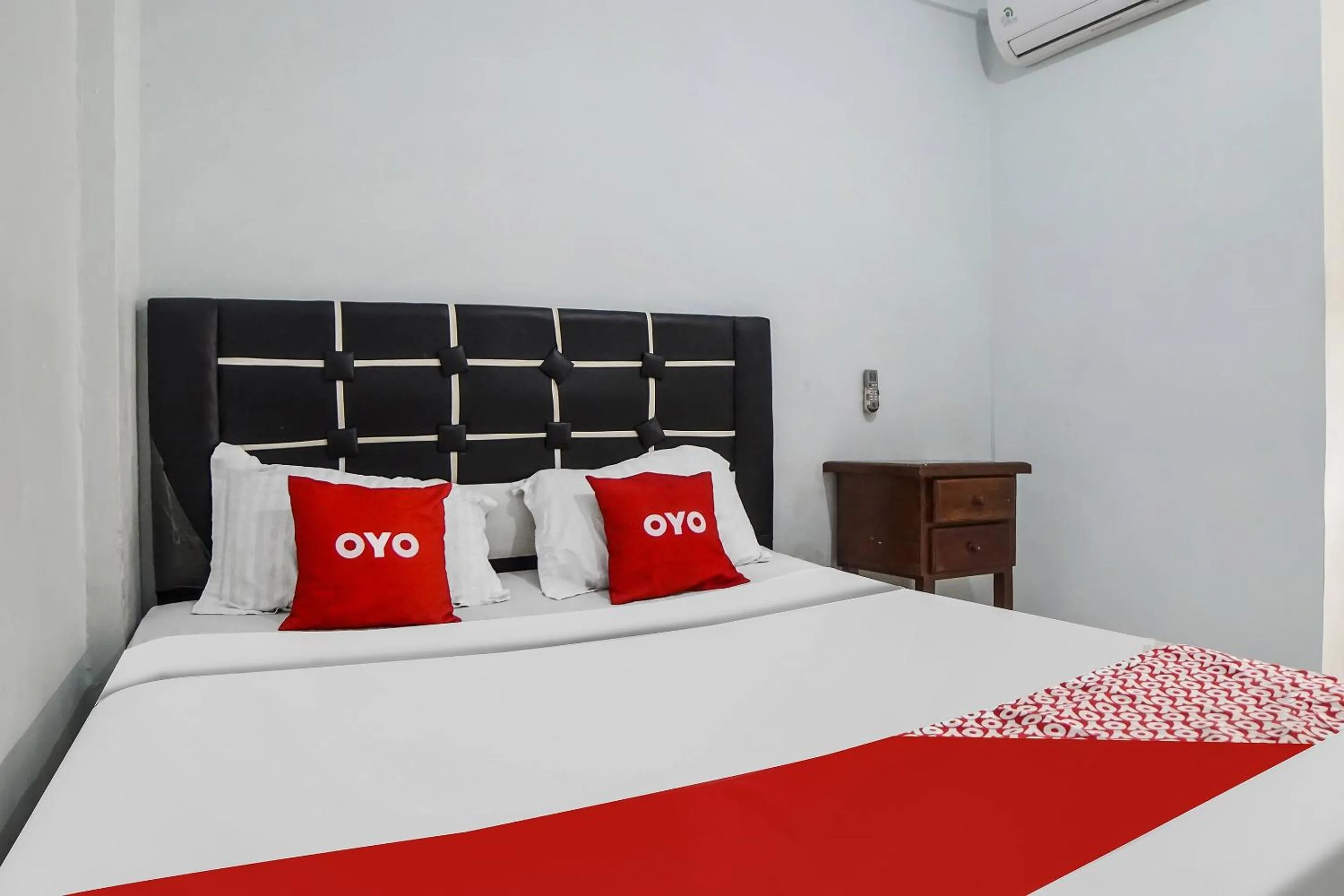 Bedroom, Bed in Hotel O Roemah Gebang