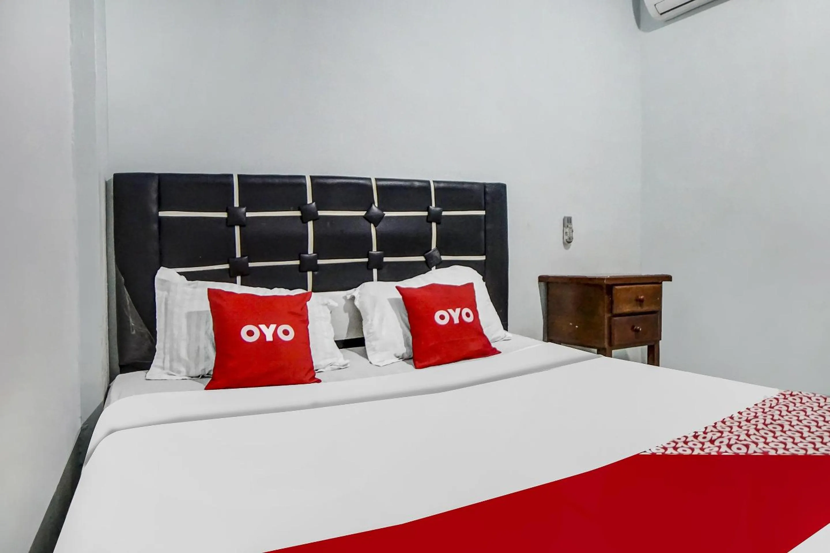 Bedroom, Bed in Hotel O Roemah Gebang