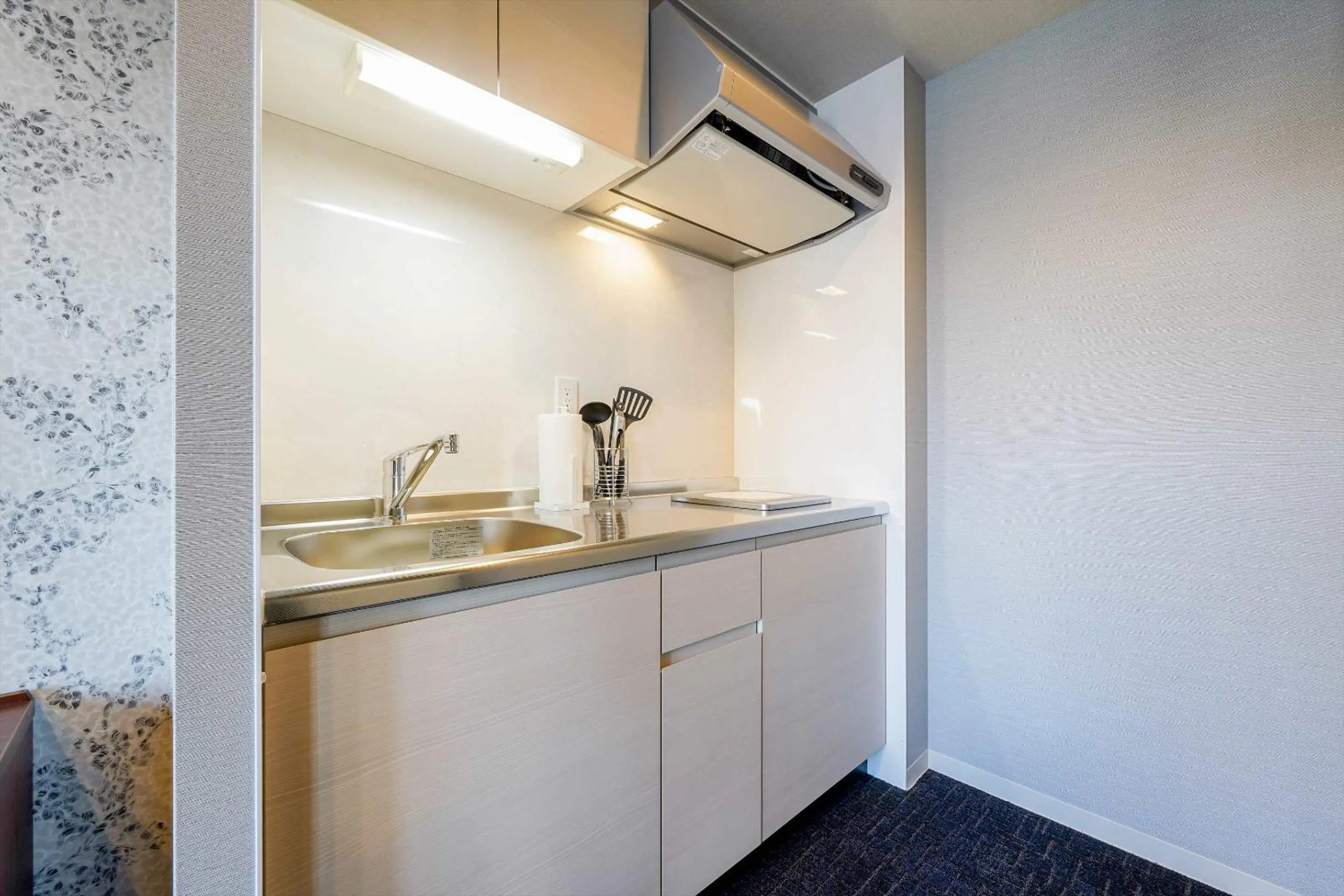 Kitchen or kitchenette in RESI STAY Gojozaka