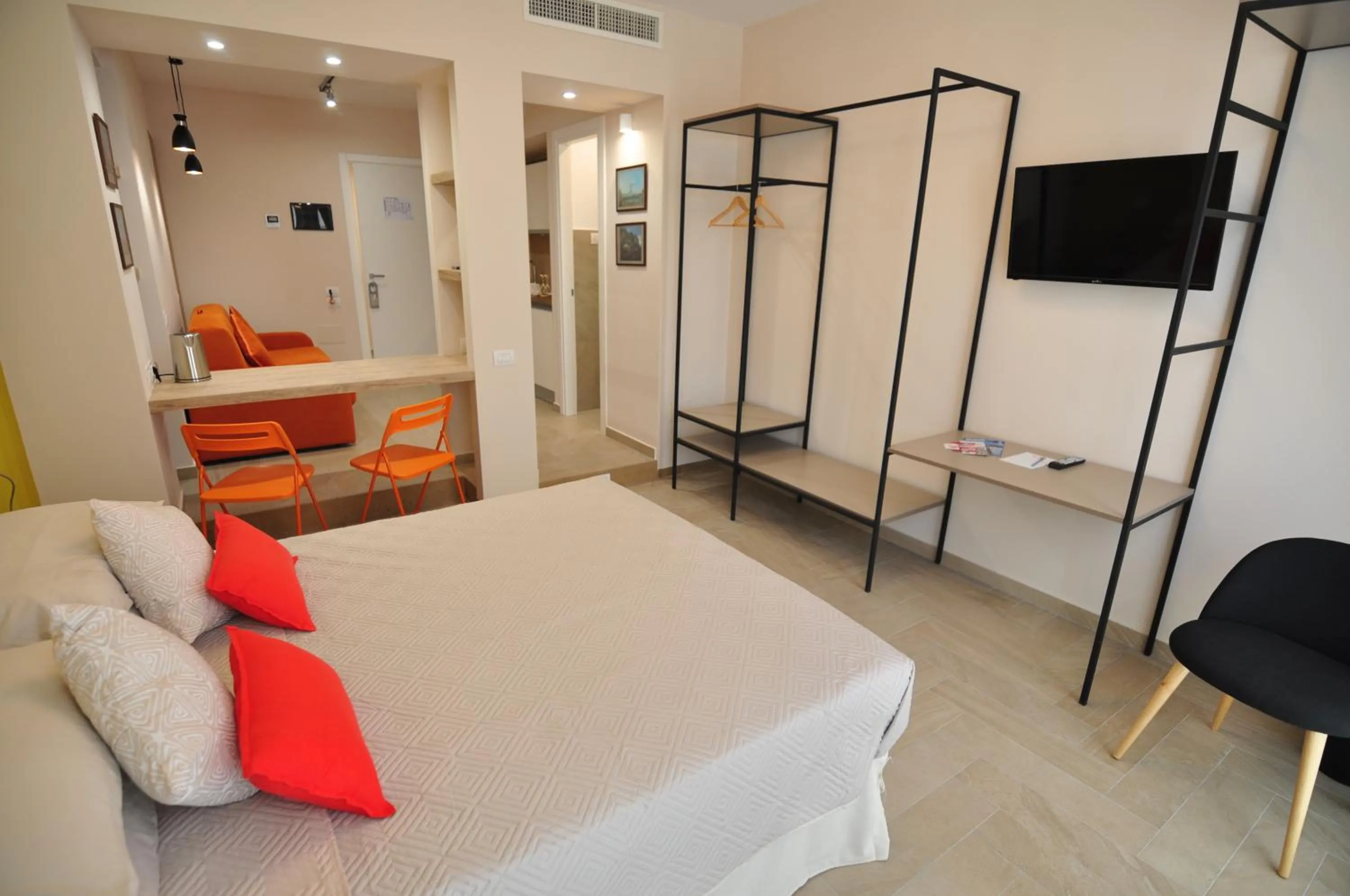 Bedroom, Bed in Delco Naples