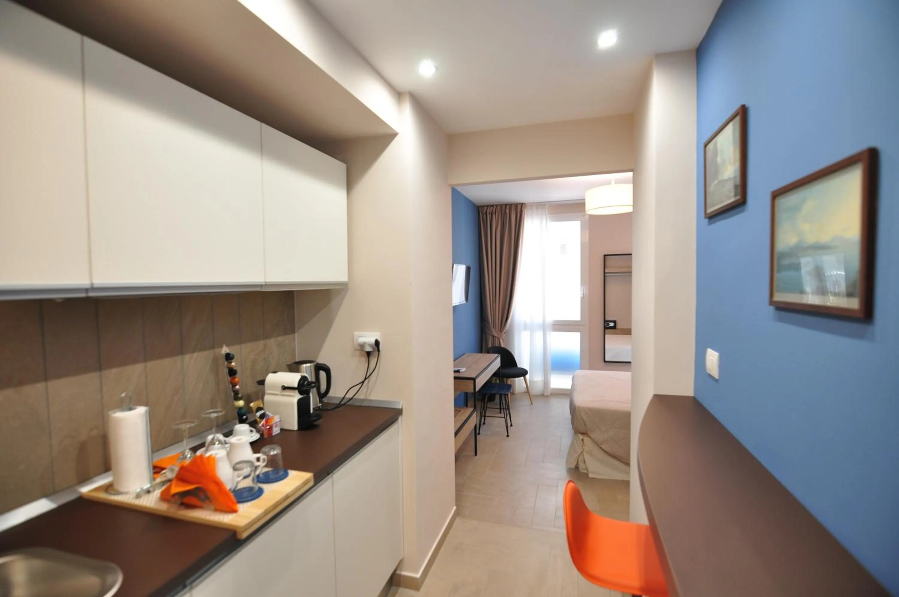 Coffee/tea facilities in Delco Naples