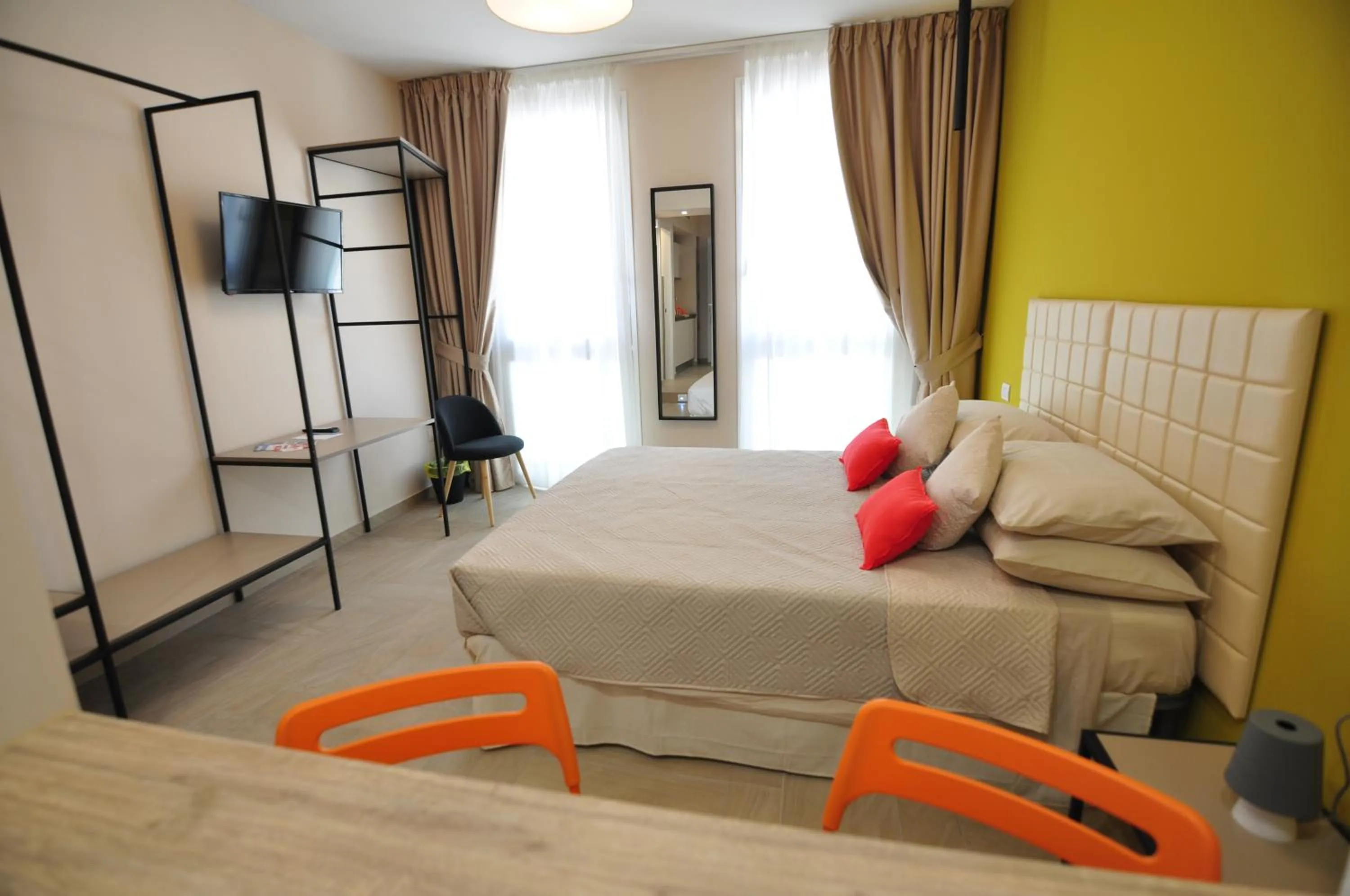 Bedroom, Bed in Delco Naples