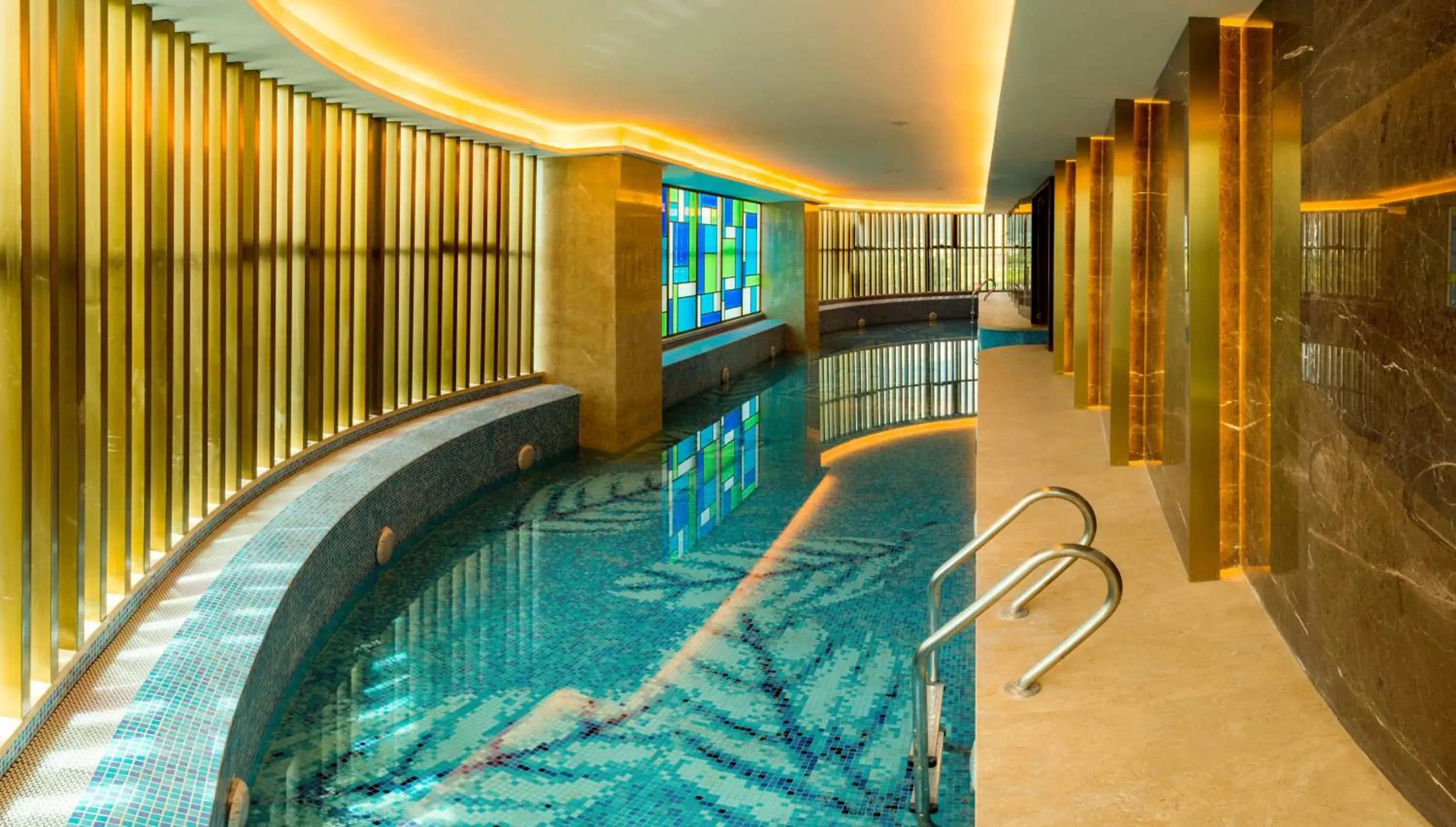 Swimming pool in Ramada Plaza Fuxian Lake Swimming pool in Ramada Plaza Fuxian Lake