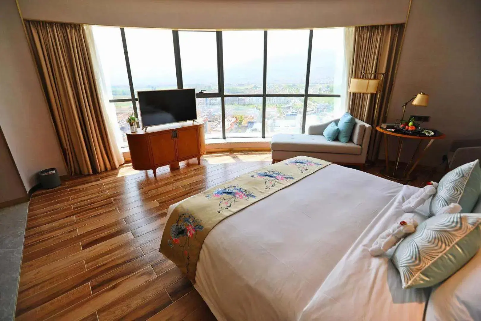 Bed in Ramada Plaza Fuxian Lake Bed in Ramada Plaza Fuxian Lake