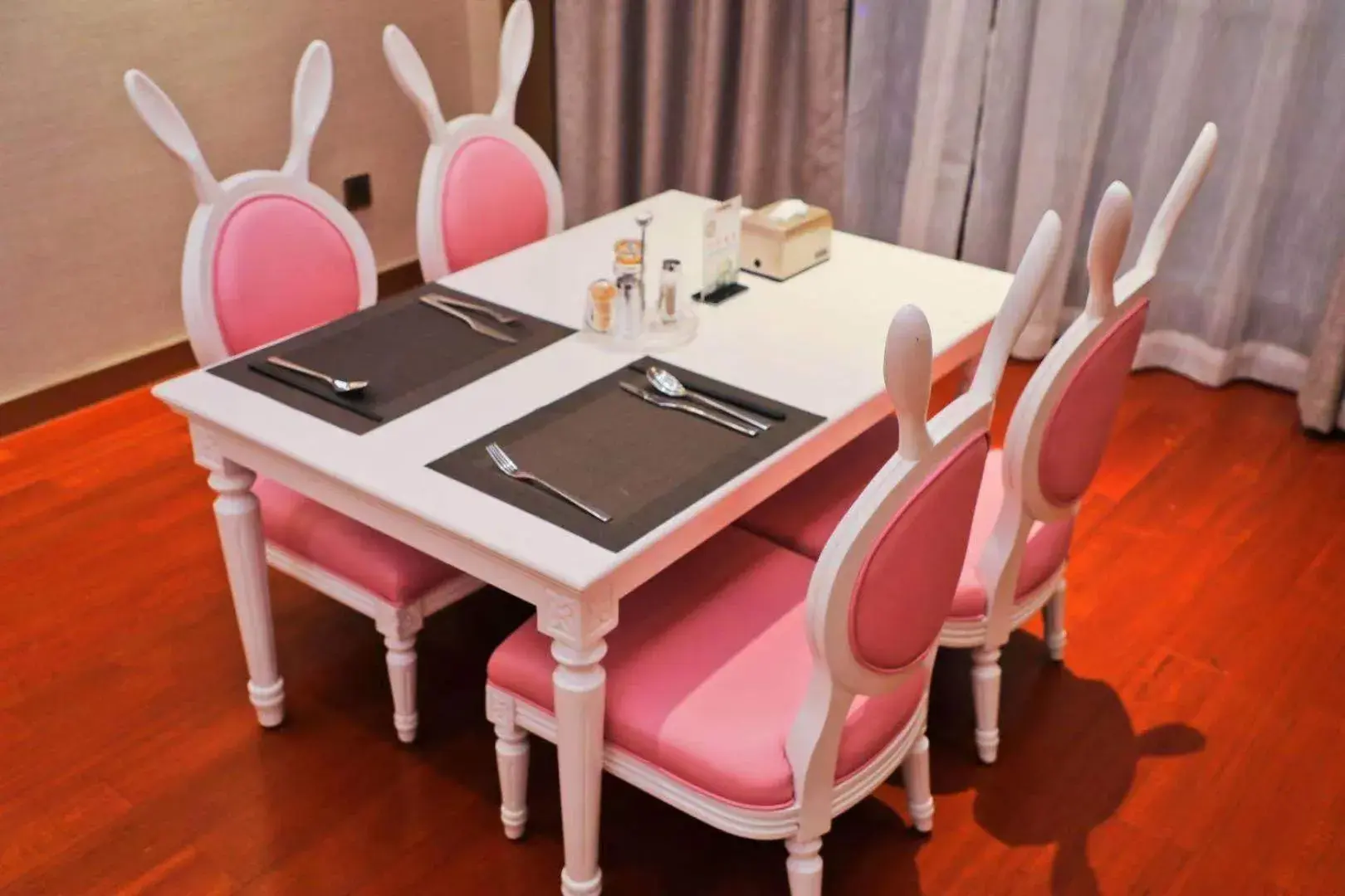 Restaurant/places to eat in Ramada Plaza Fuxian Lake Restaurant/places to eat in Ramada Plaza Fuxian Lake