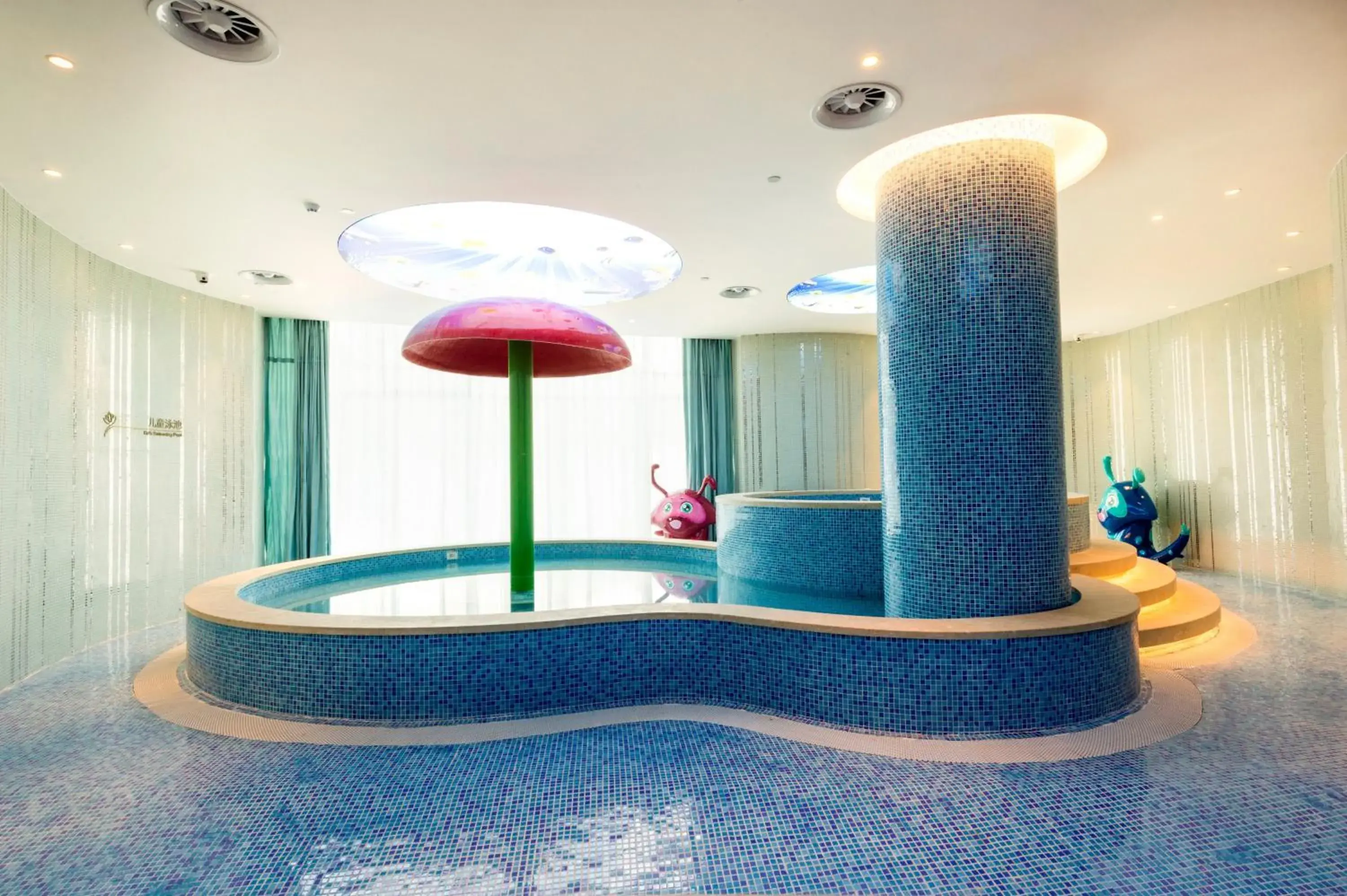 Swimming pool in Ramada Plaza Fuxian Lake Swimming pool in Ramada Plaza Fuxian Lake