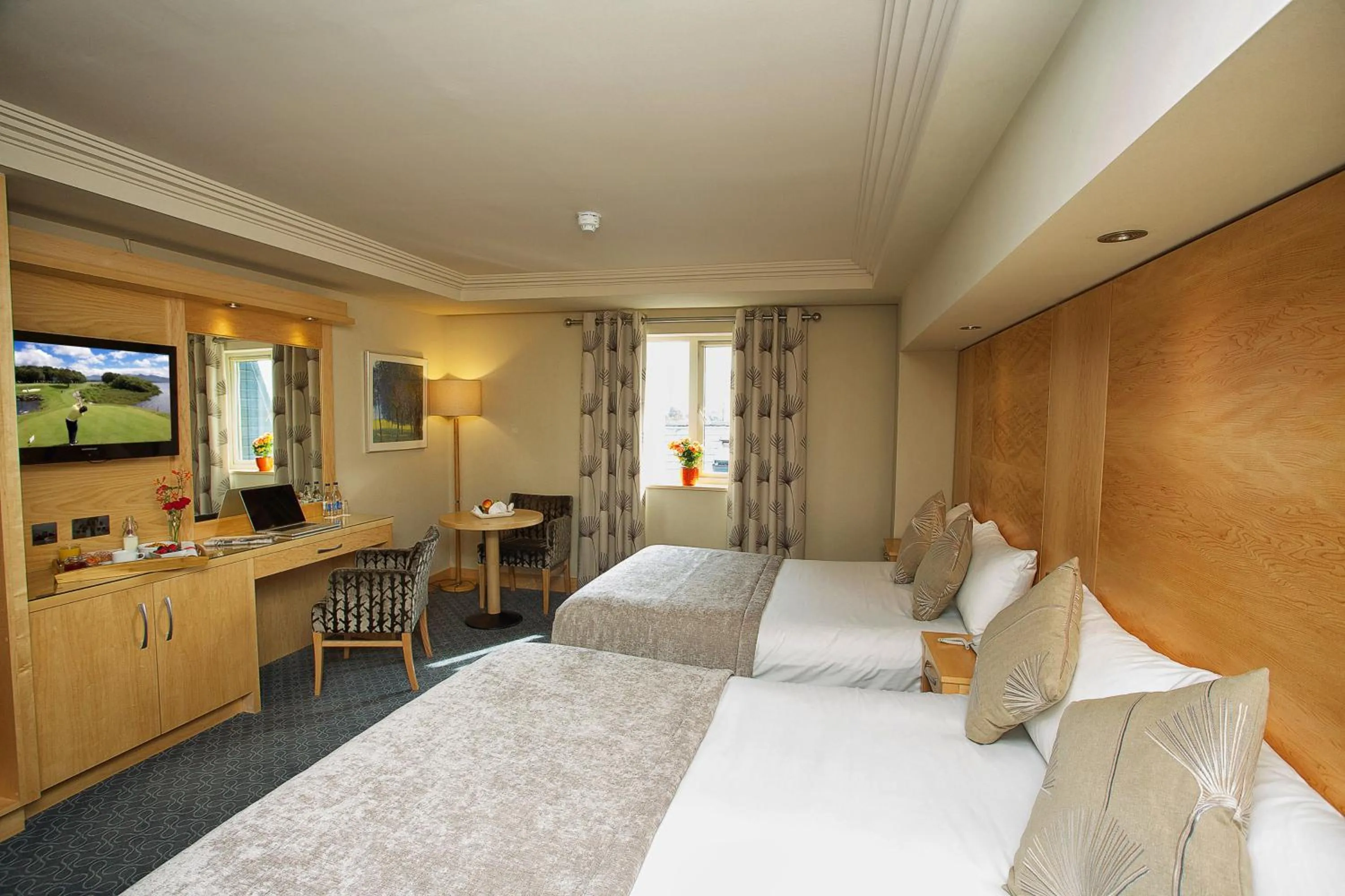 Bedroom, Bed in Torc Hotel