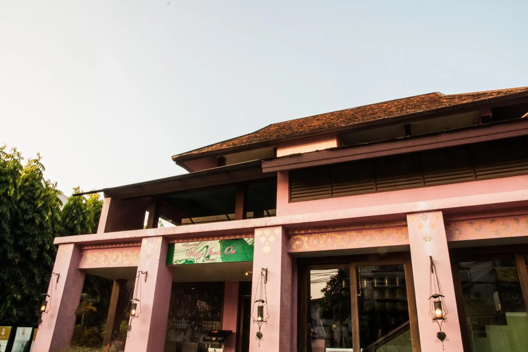 Restaurant/places to eat in Baan Orapin