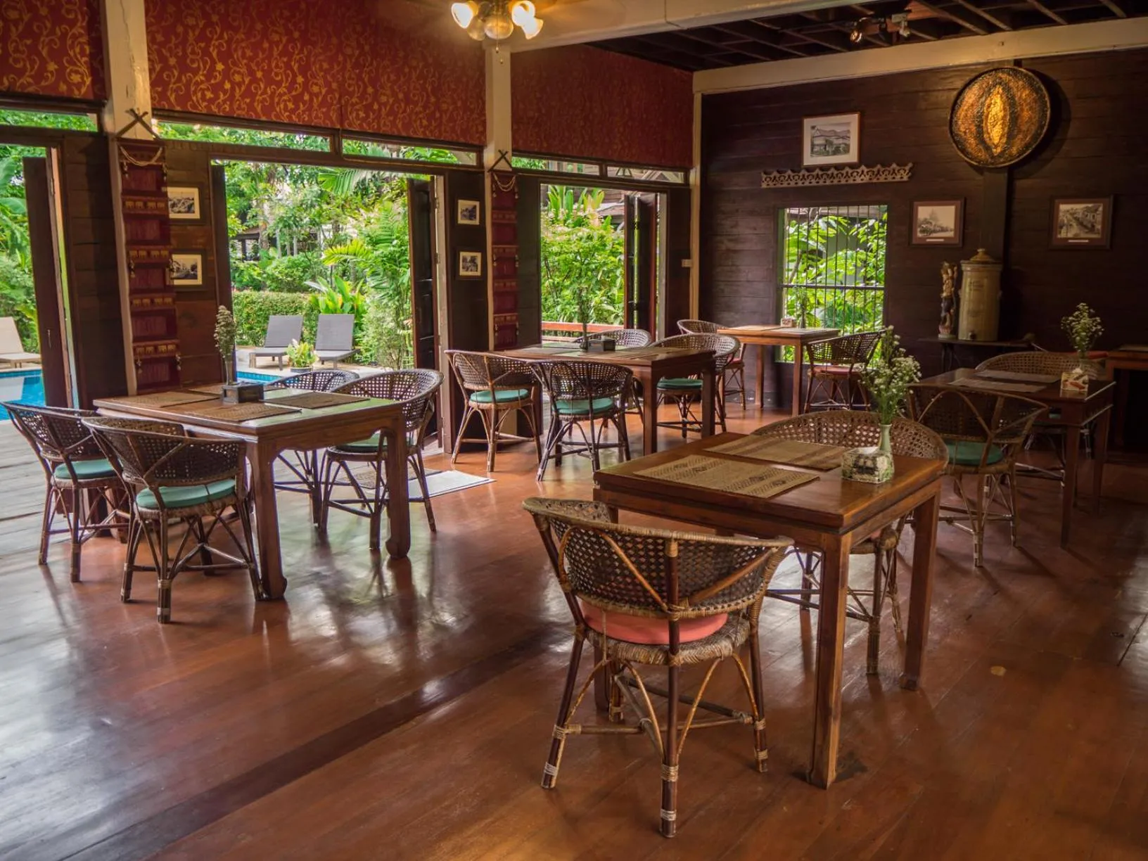 Dining area in Baan Orapin