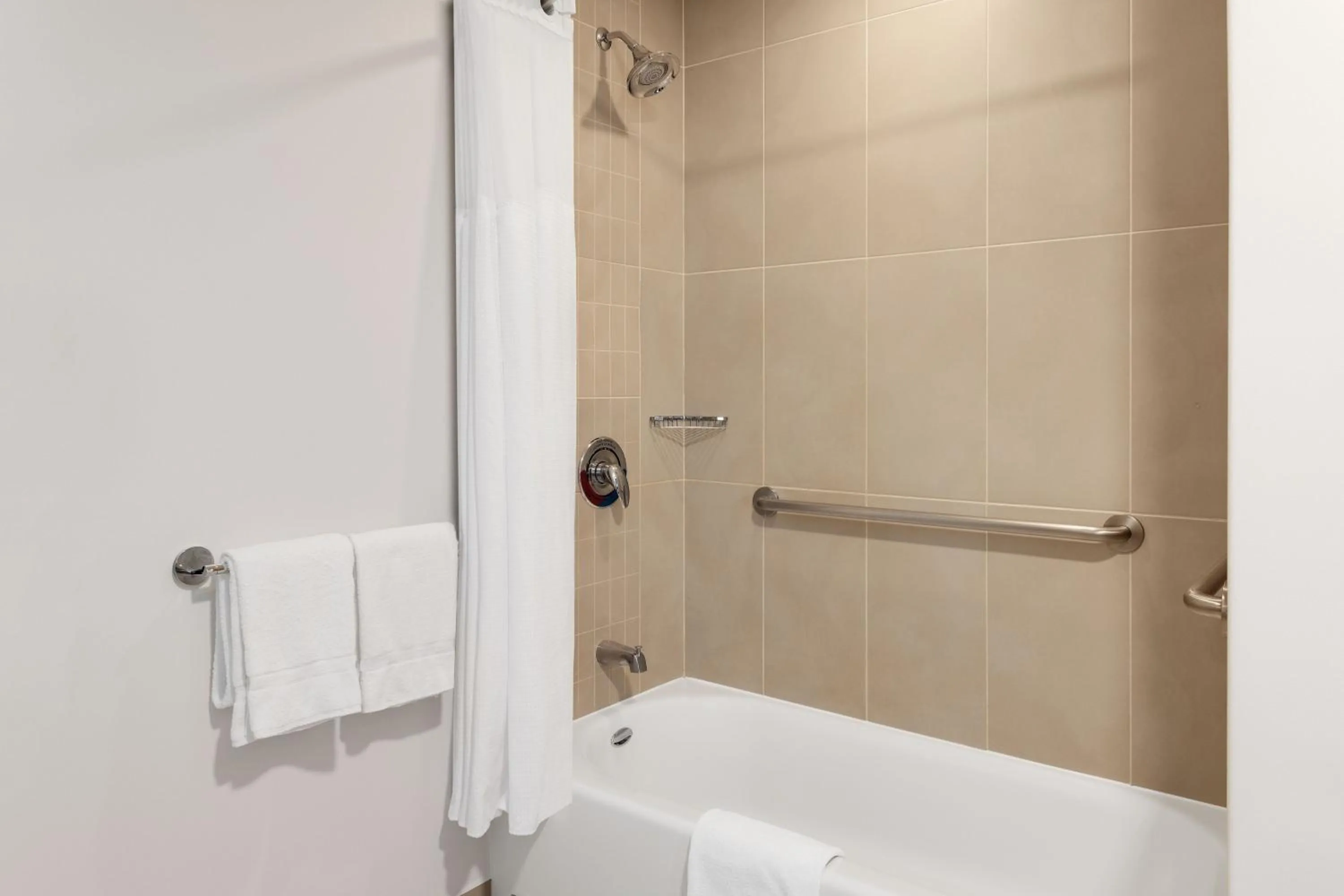 Bathroom in Courtyard by Marriott San Jose Airport Alajuela