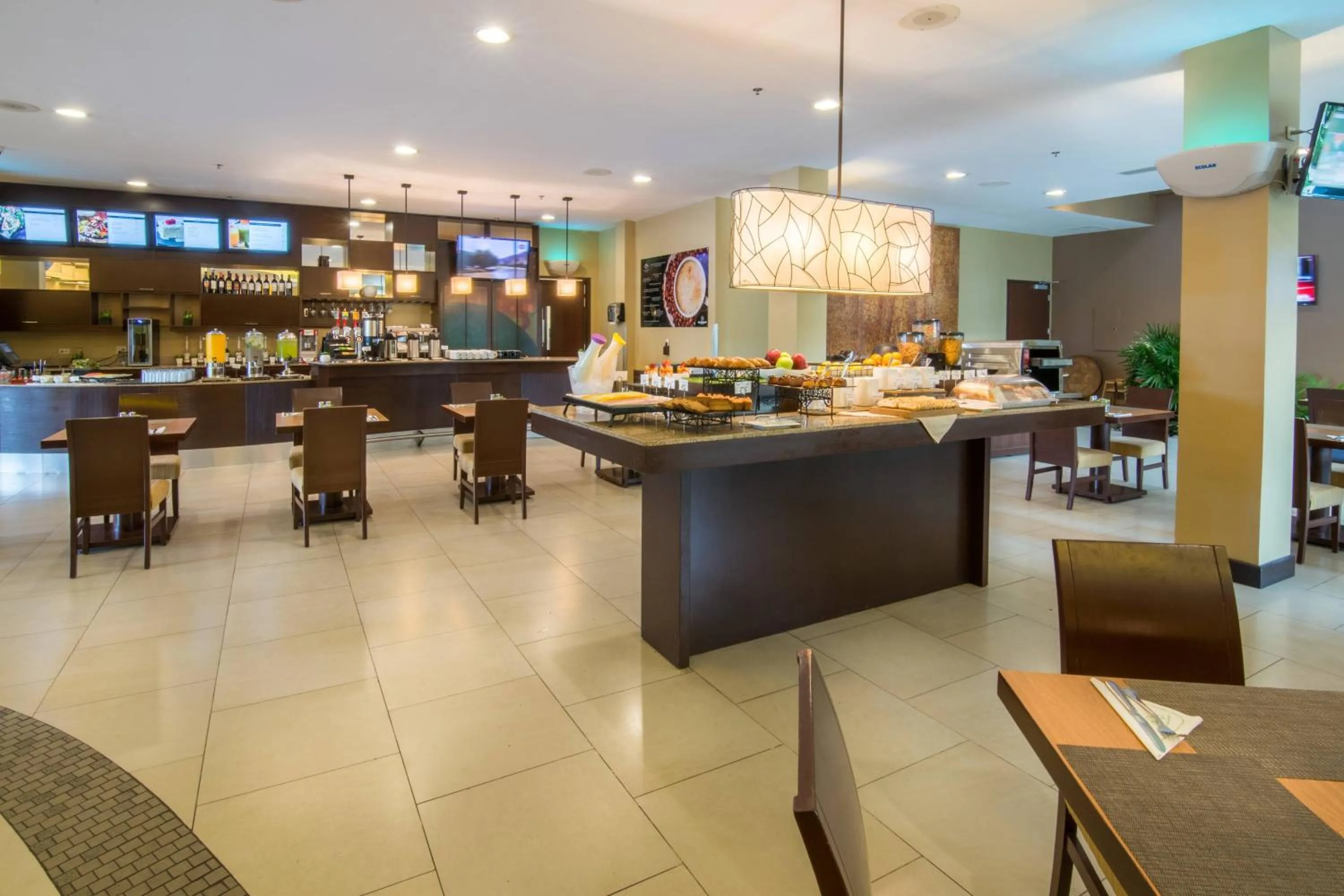 Breakfast in Courtyard by Marriott San Jose Airport Alajuela