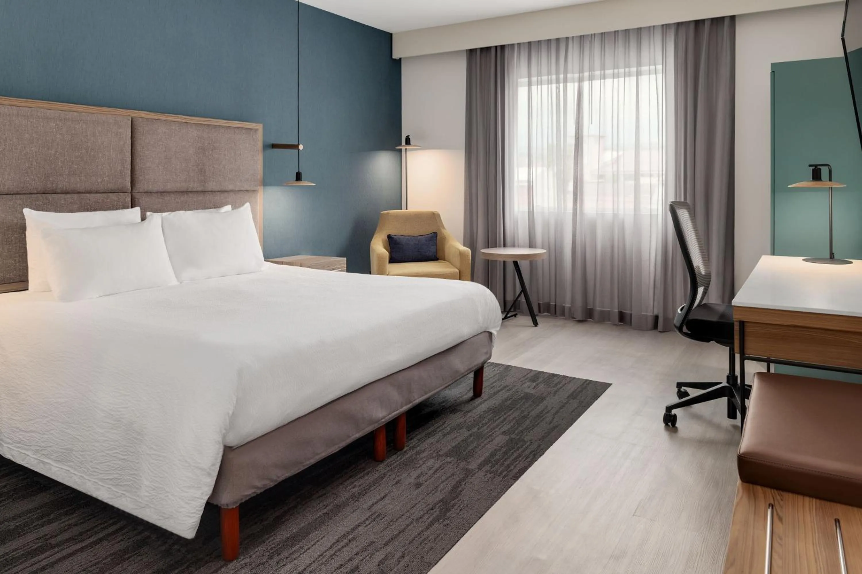 Photo of the whole room, Bed in Courtyard by Marriott San Jose Airport Alajuela