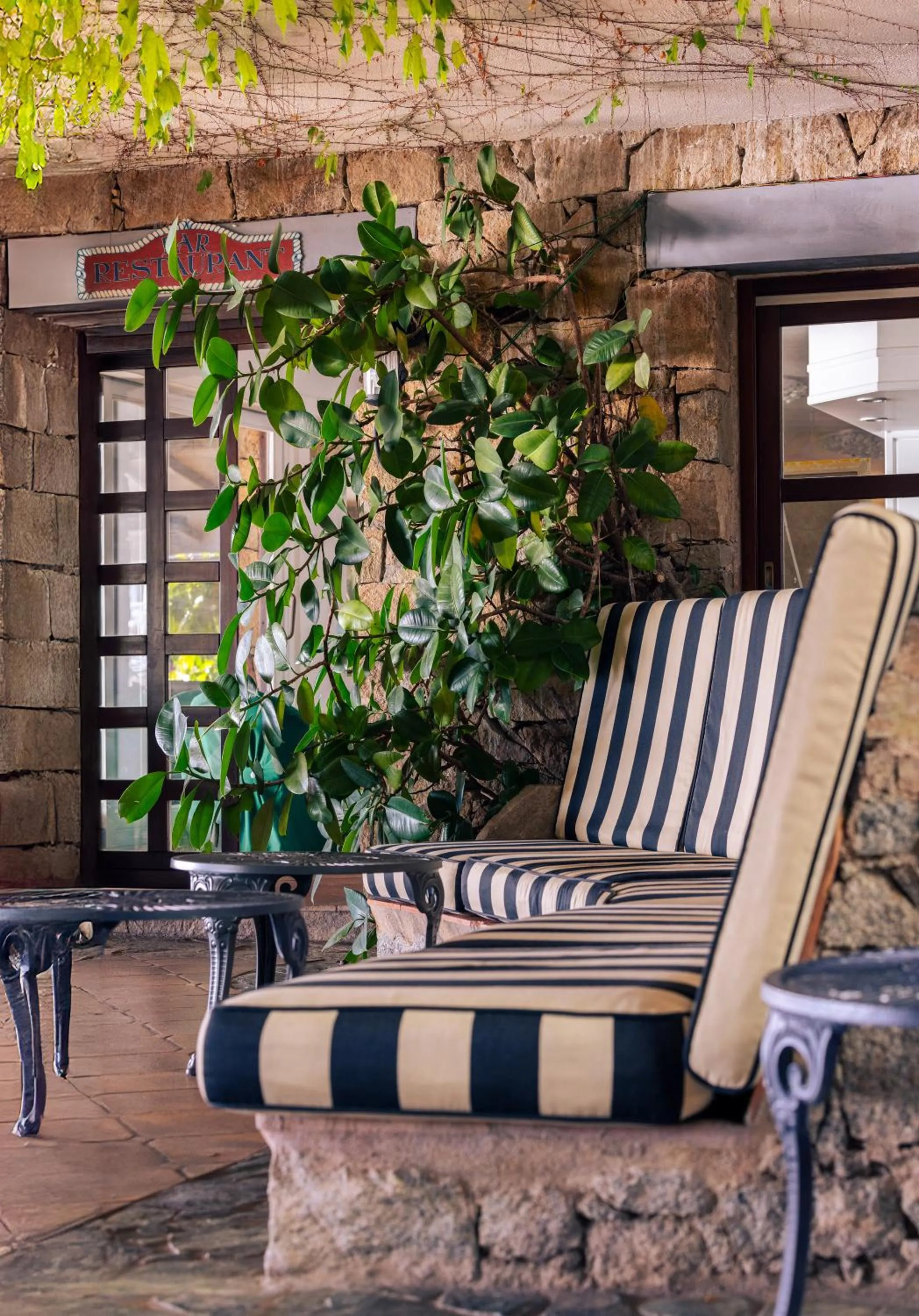 Lounge or bar in Hotel & SPA des Pecheurs