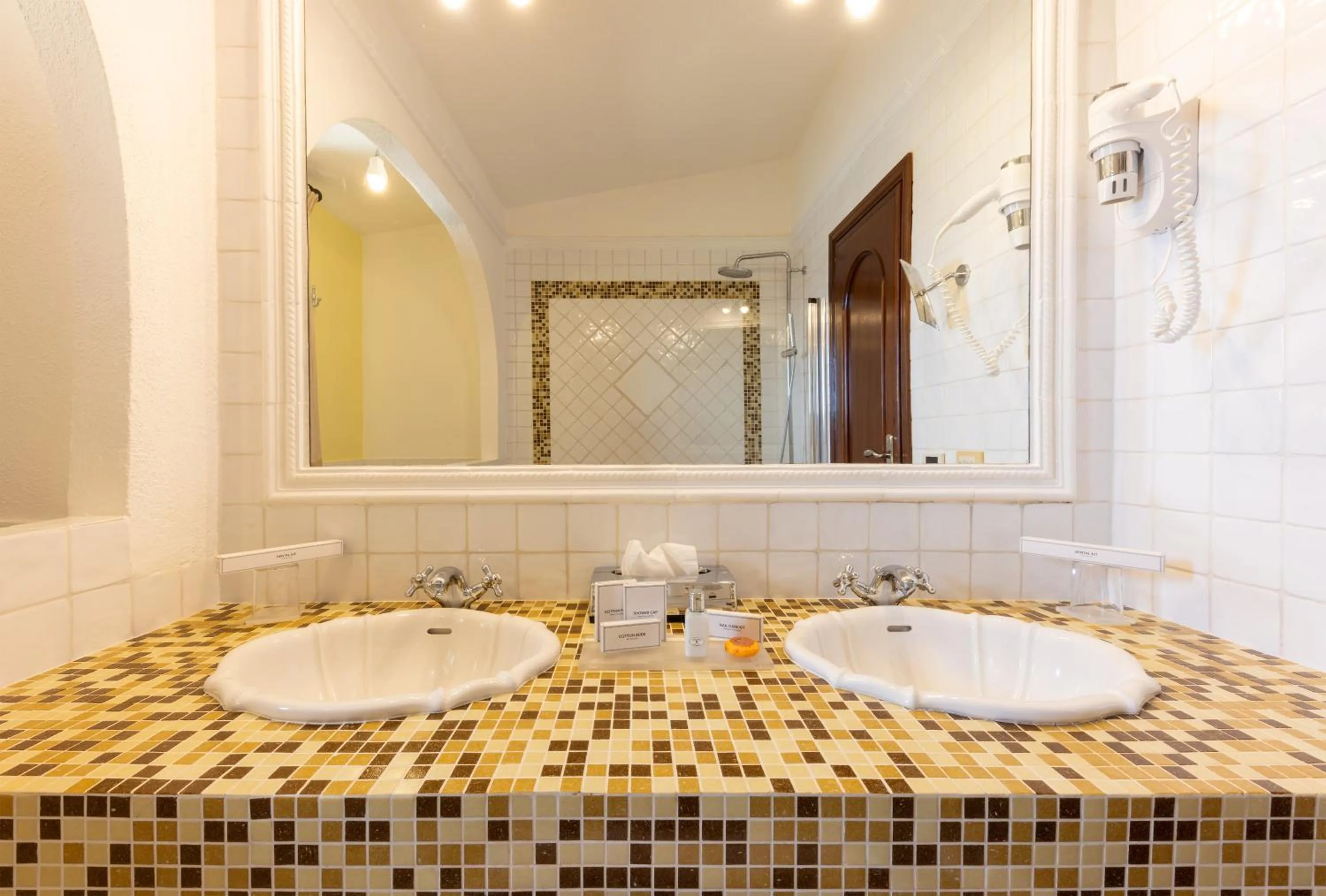 Bathroom in Hotel & SPA des Pecheurs