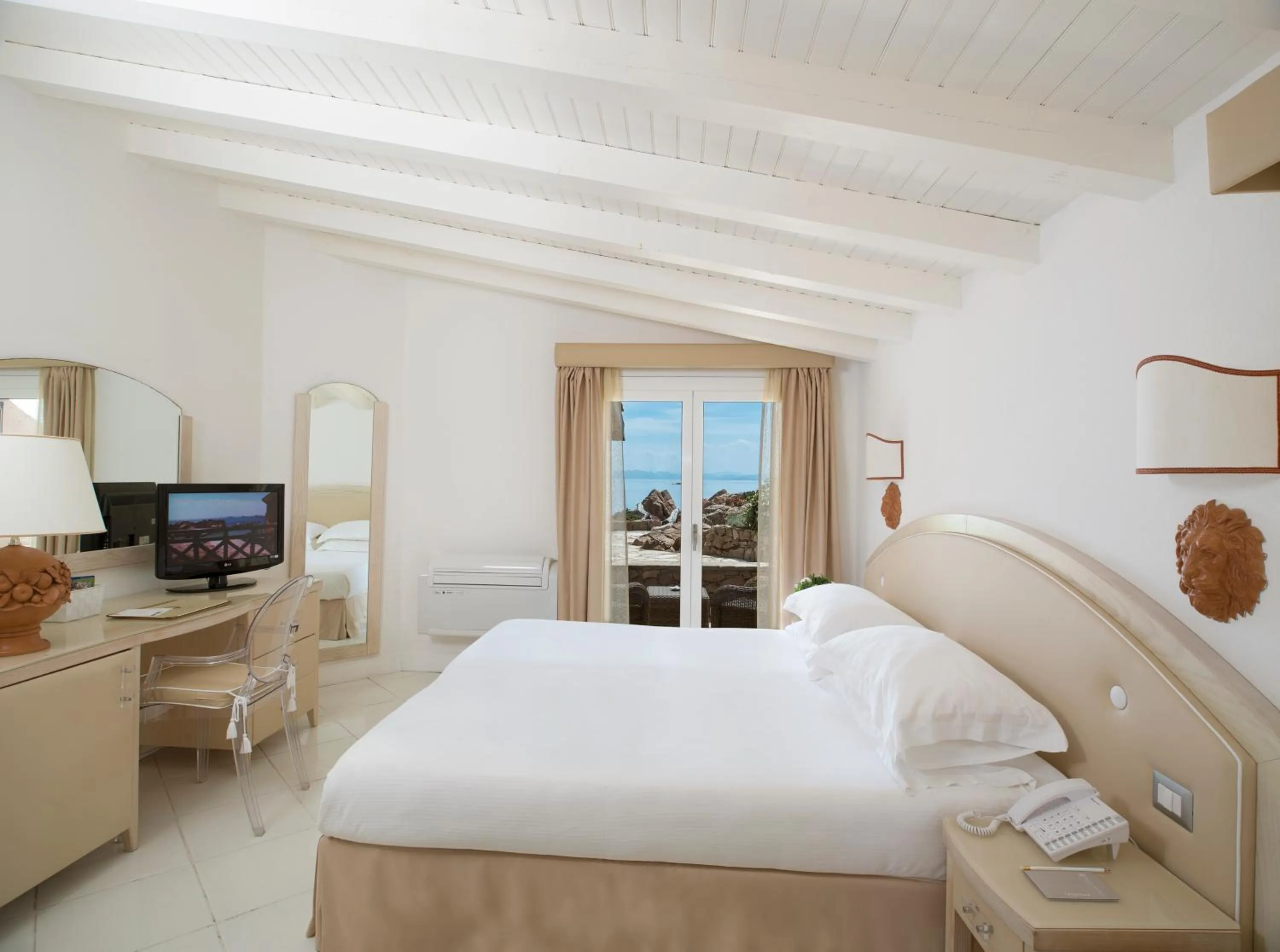TV and multimedia, Bed in Hotel & SPA des Pecheurs